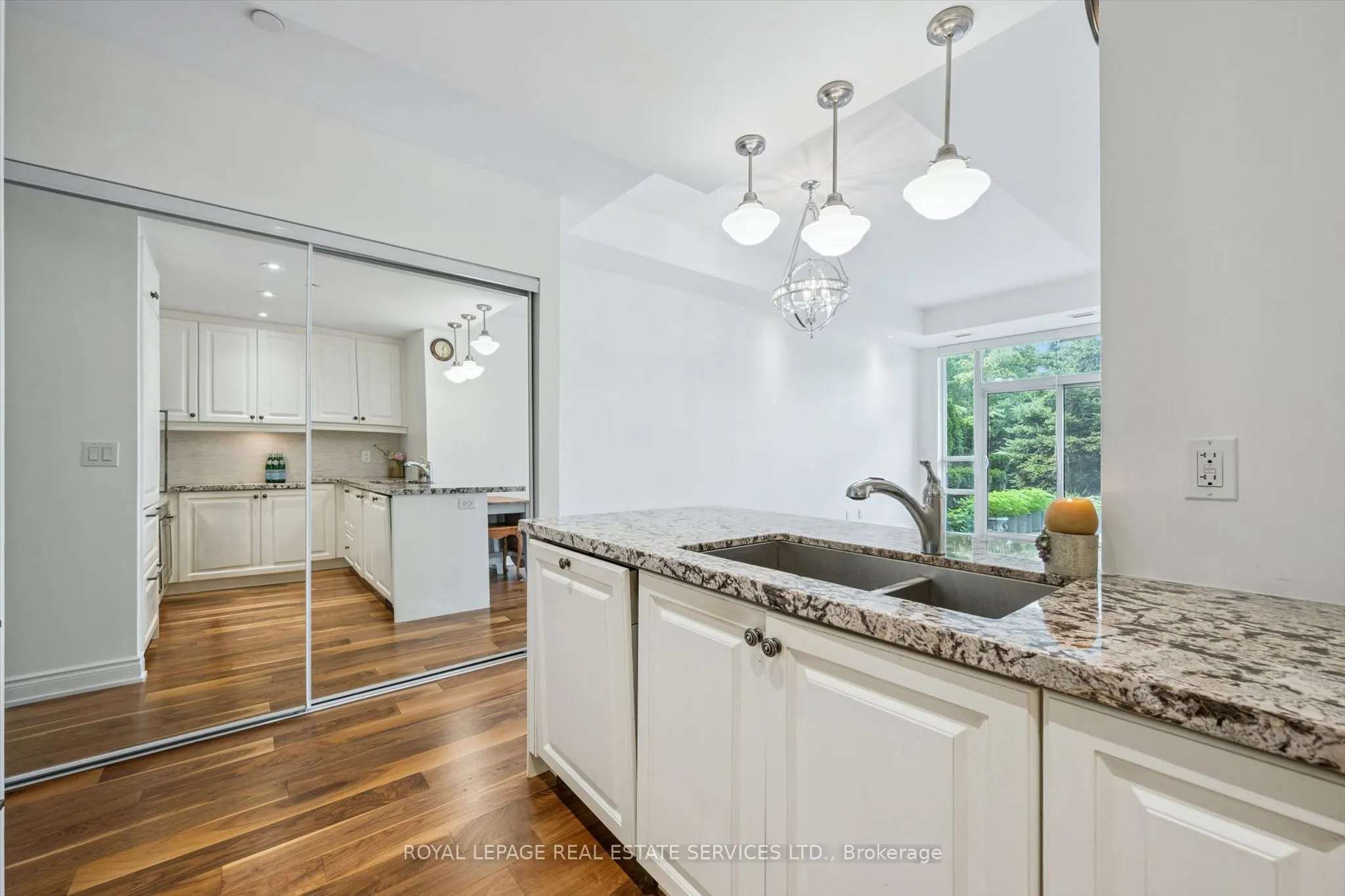 3500 Lakeshore Road W #122C