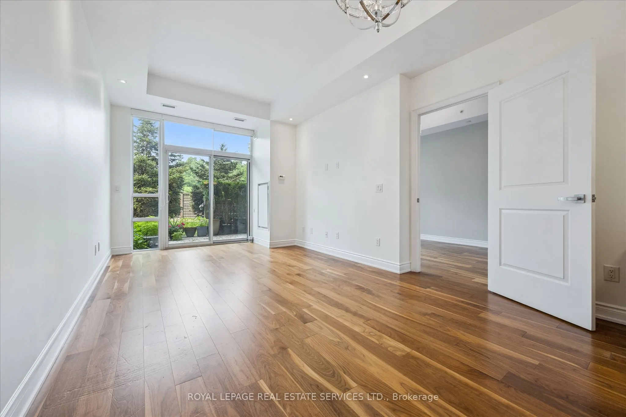 3500 Lakeshore Road W #122C