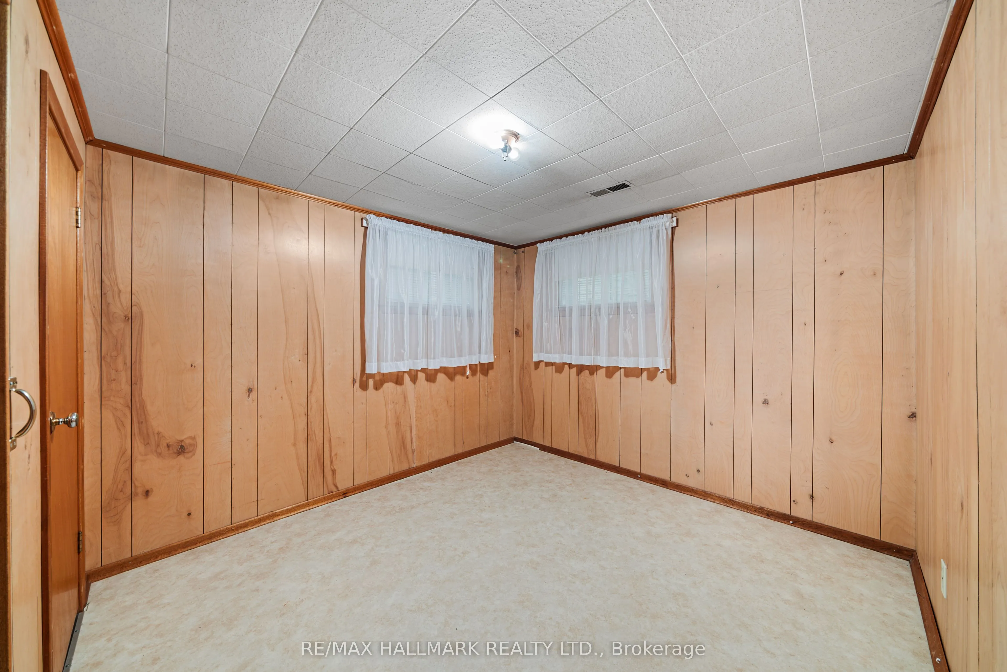 27 Sunray Crescent