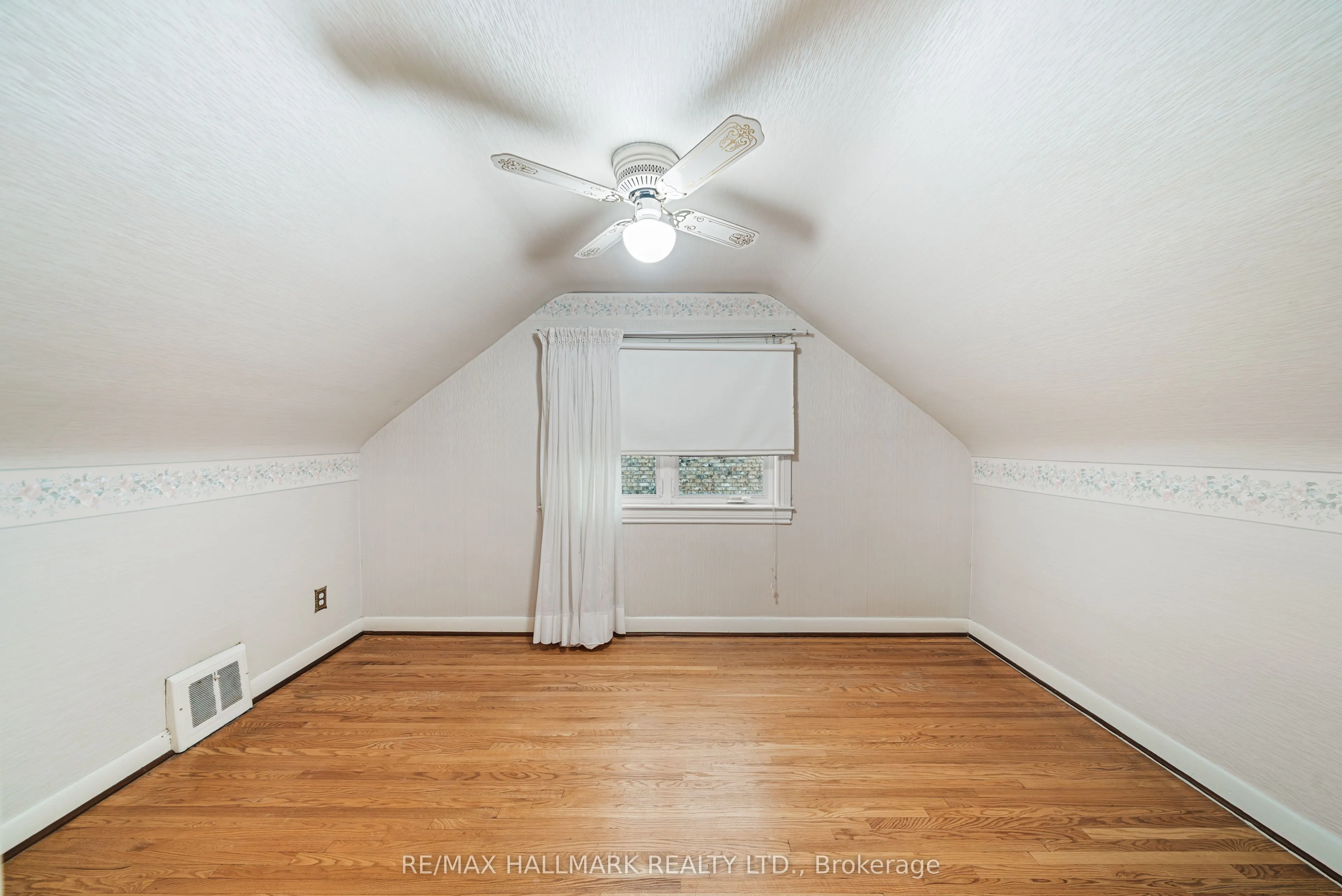 27 Sunray Crescent