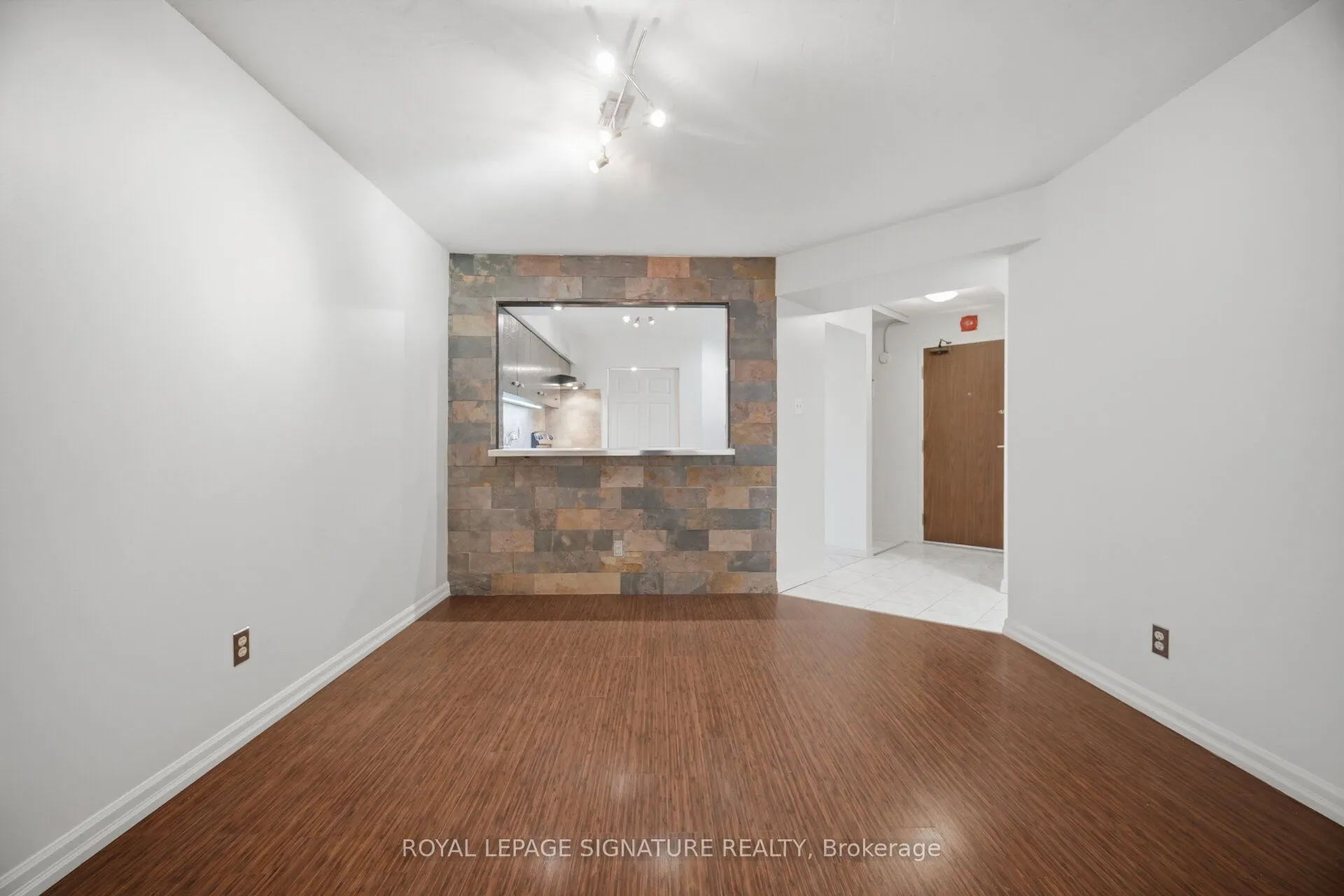 1485 Lakeshore Road E #411