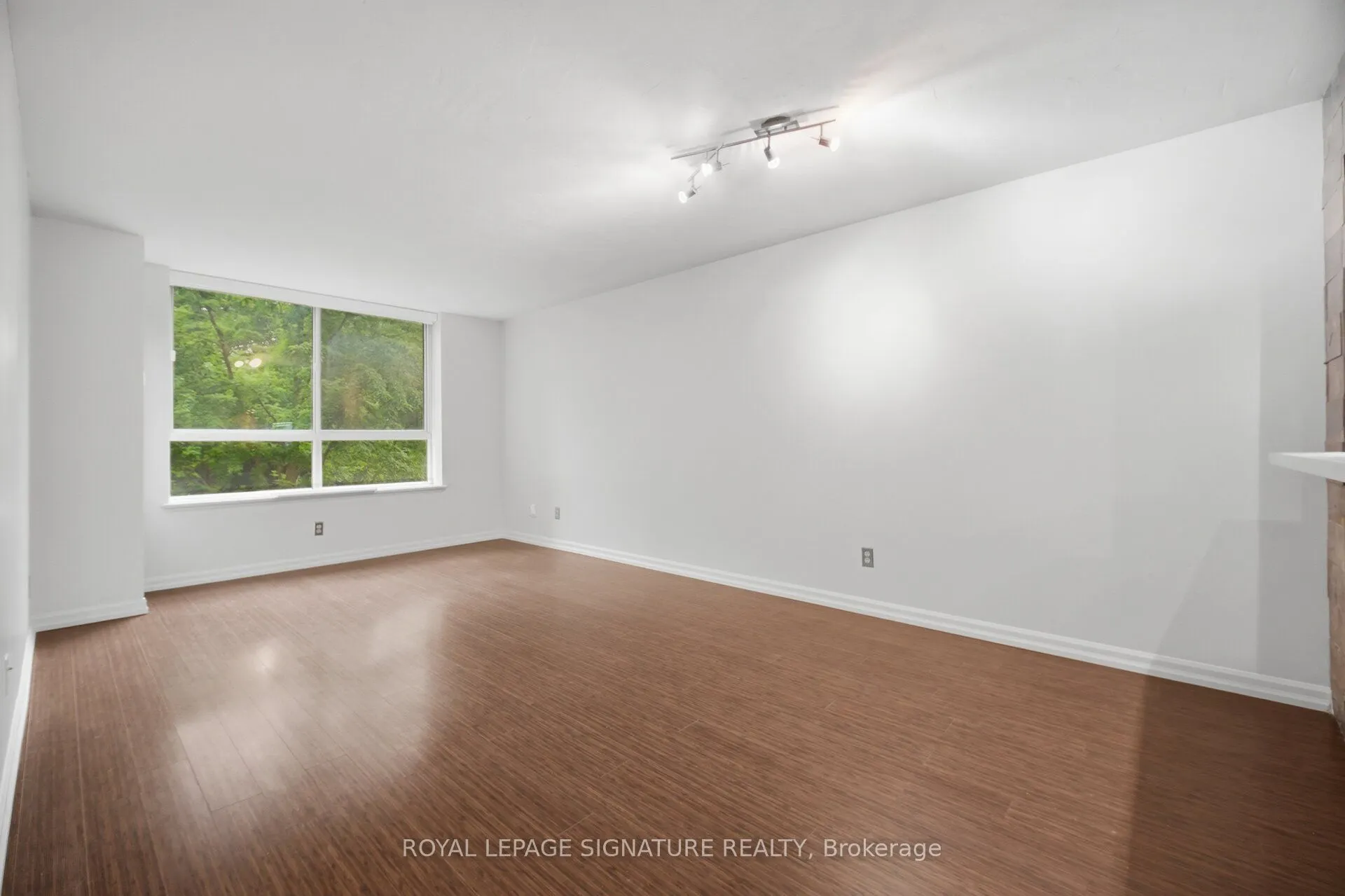 1485 Lakeshore Road E #411