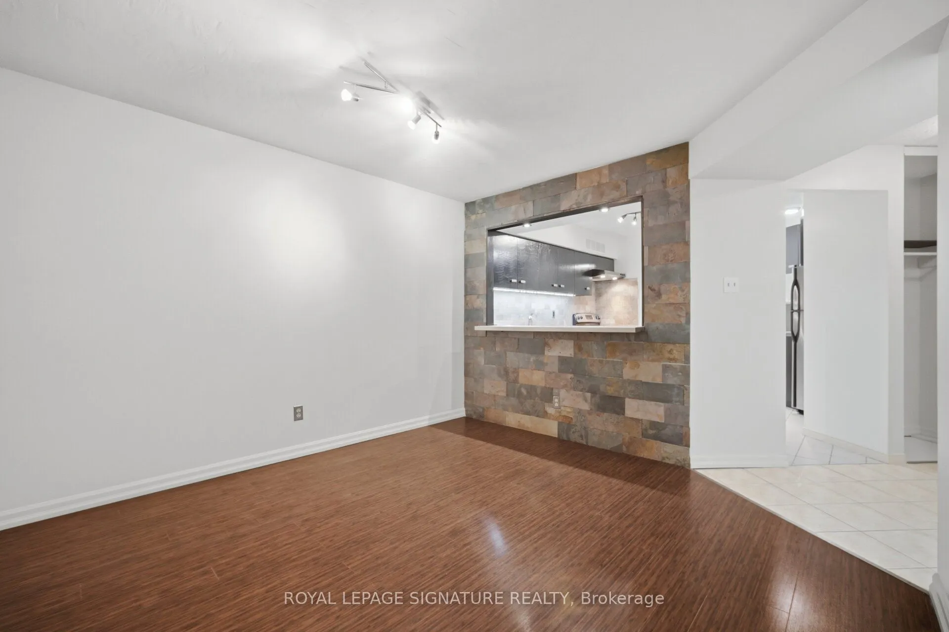1485 Lakeshore Road E #411