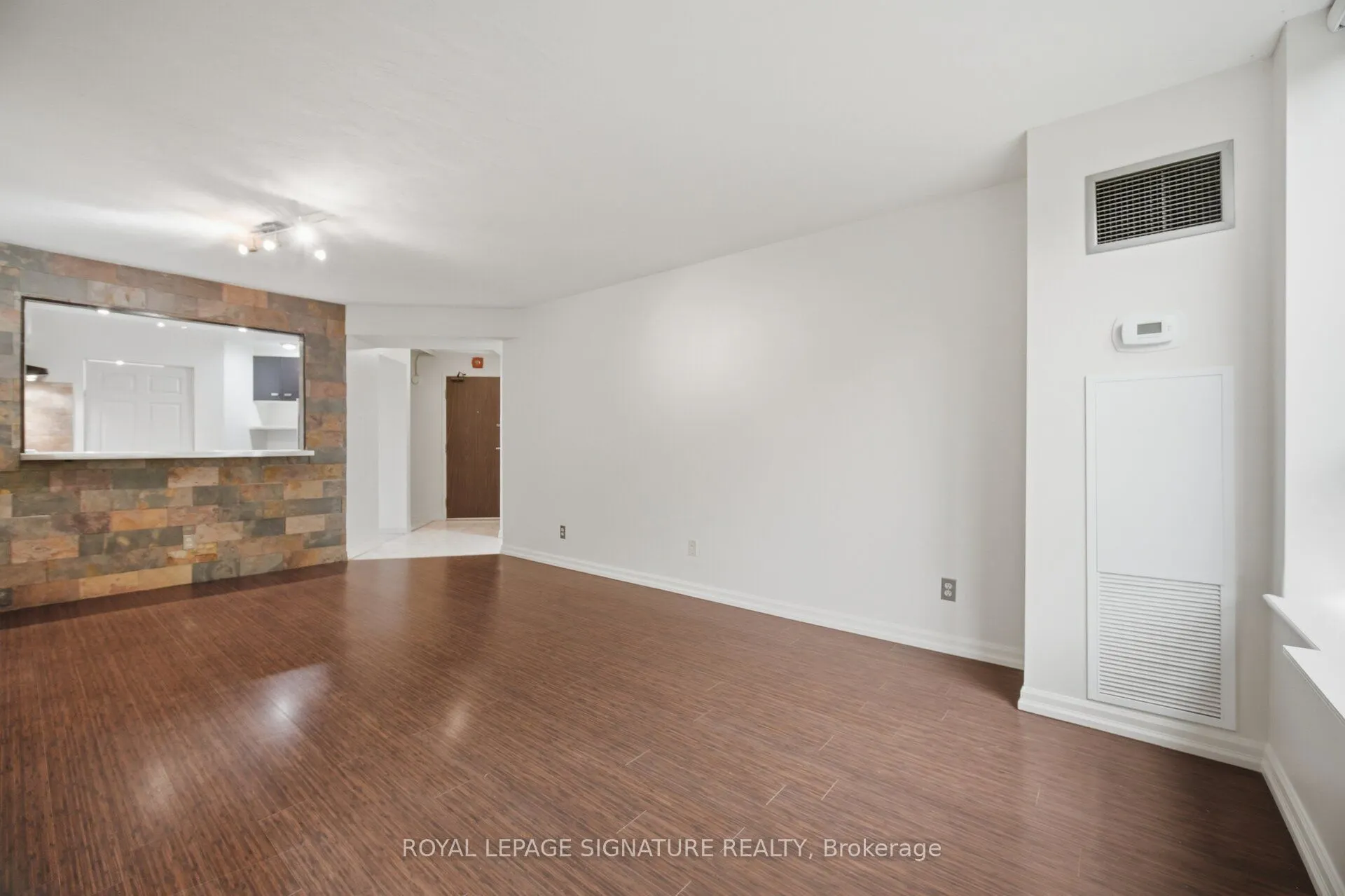 1485 Lakeshore Road E #411