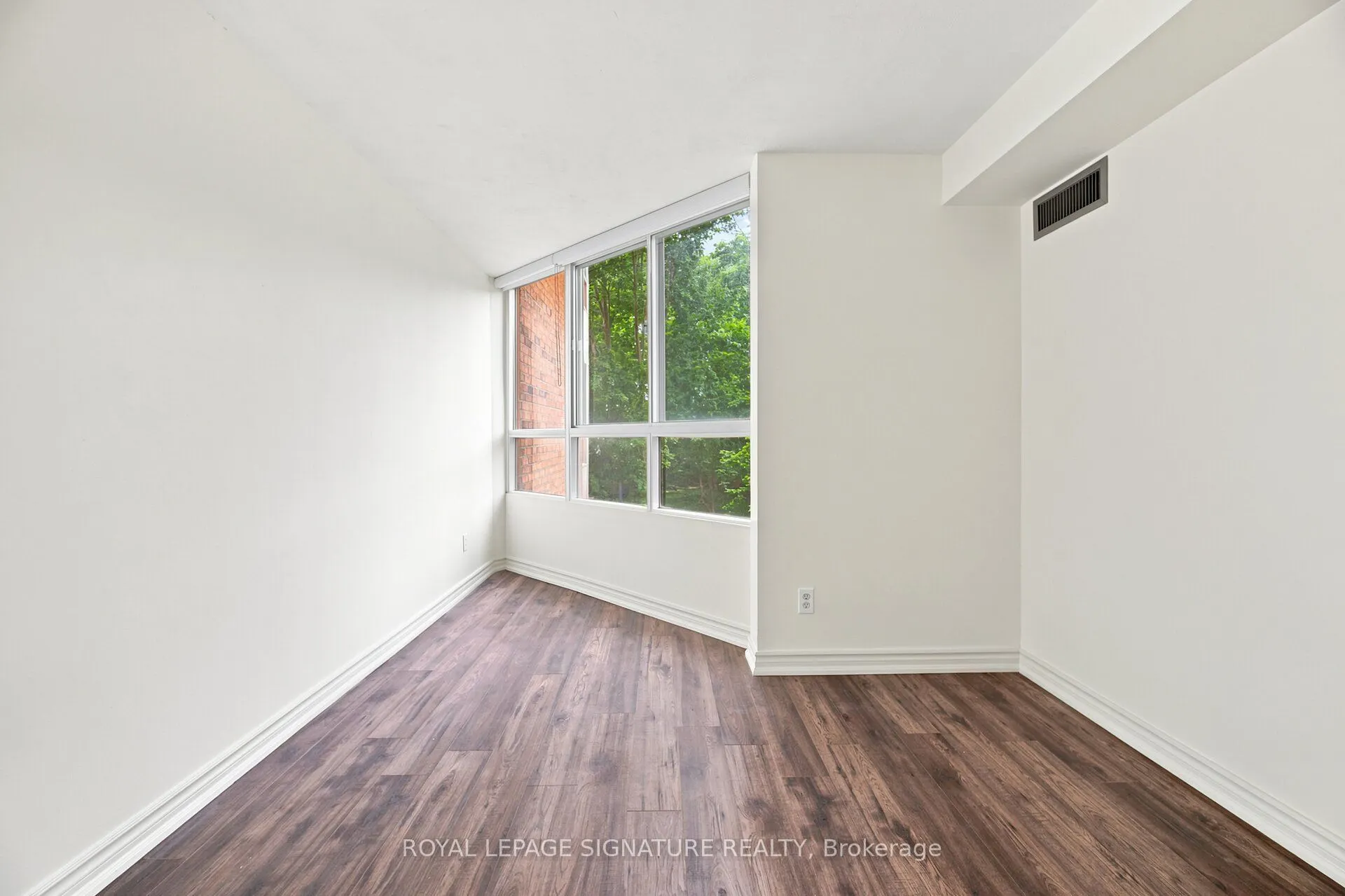 1485 Lakeshore Road E #411