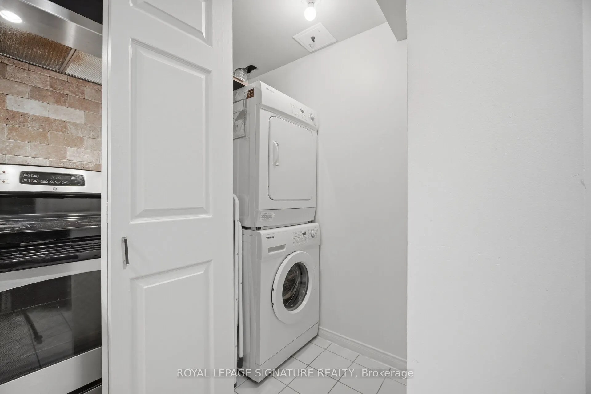 1485 Lakeshore Road E #411