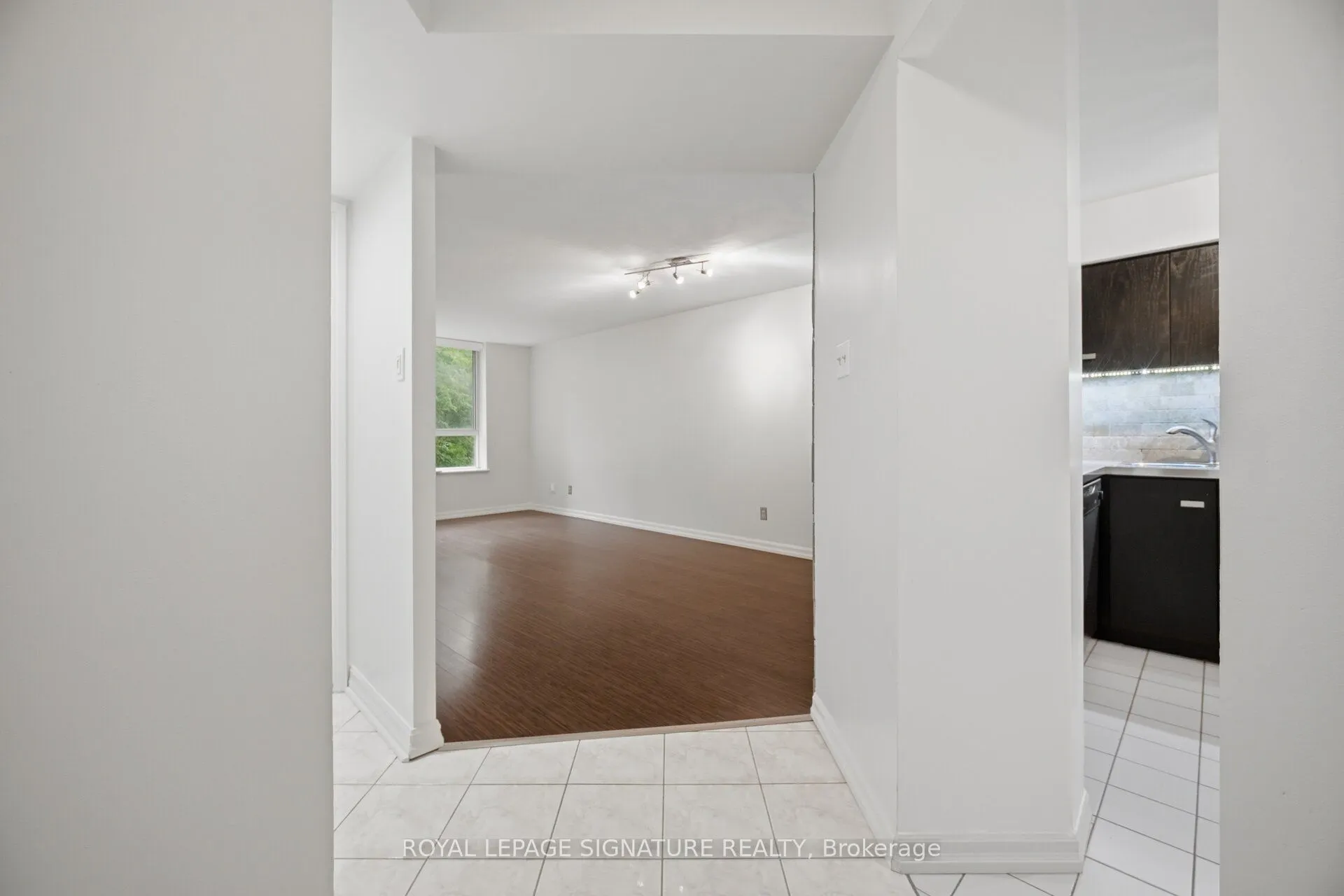 1485 Lakeshore Road E #411