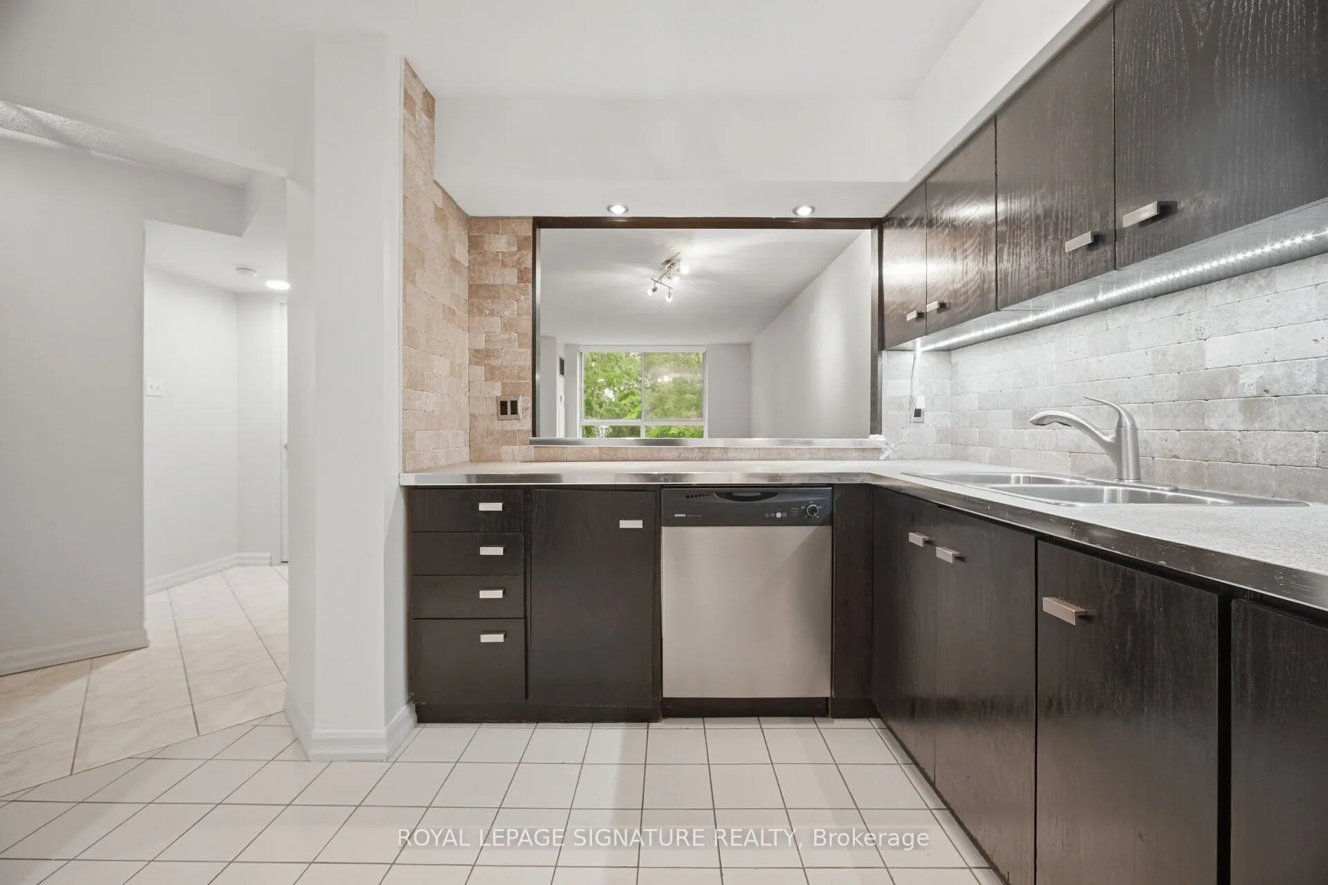 1485 Lakeshore Road E #411