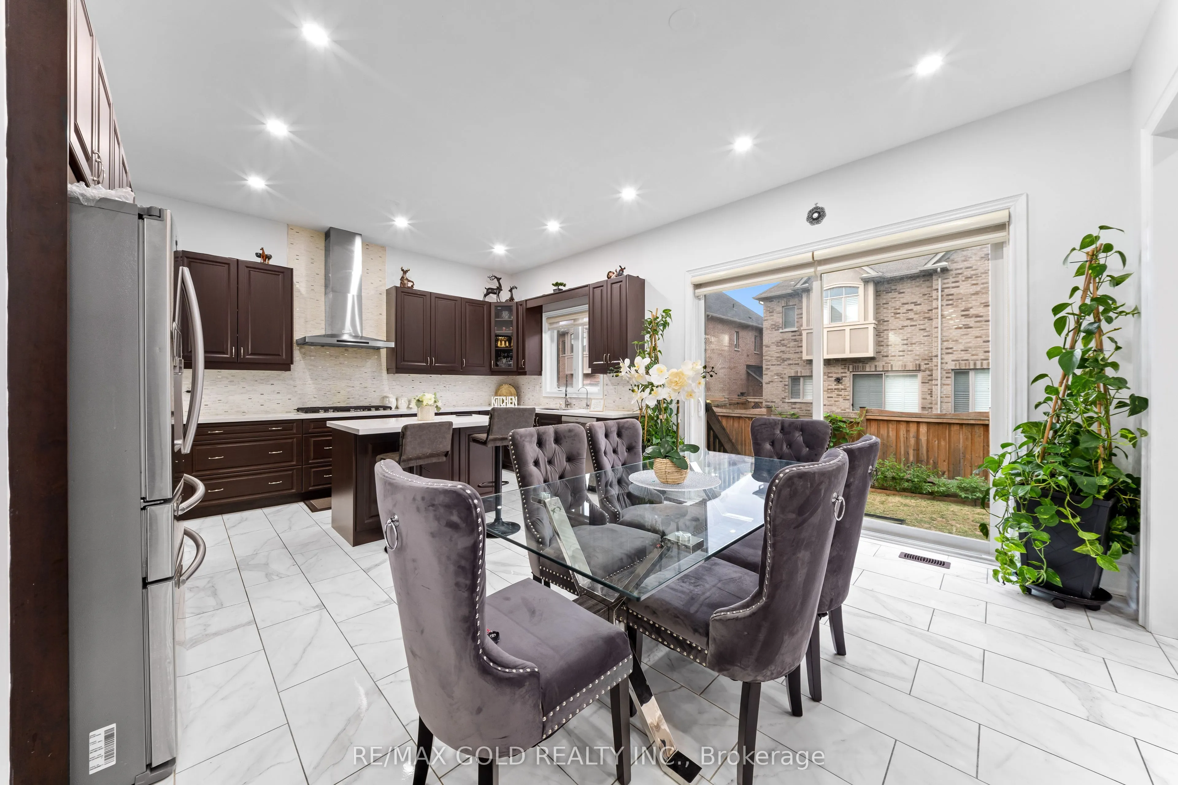 73 Squire Ellis Drive