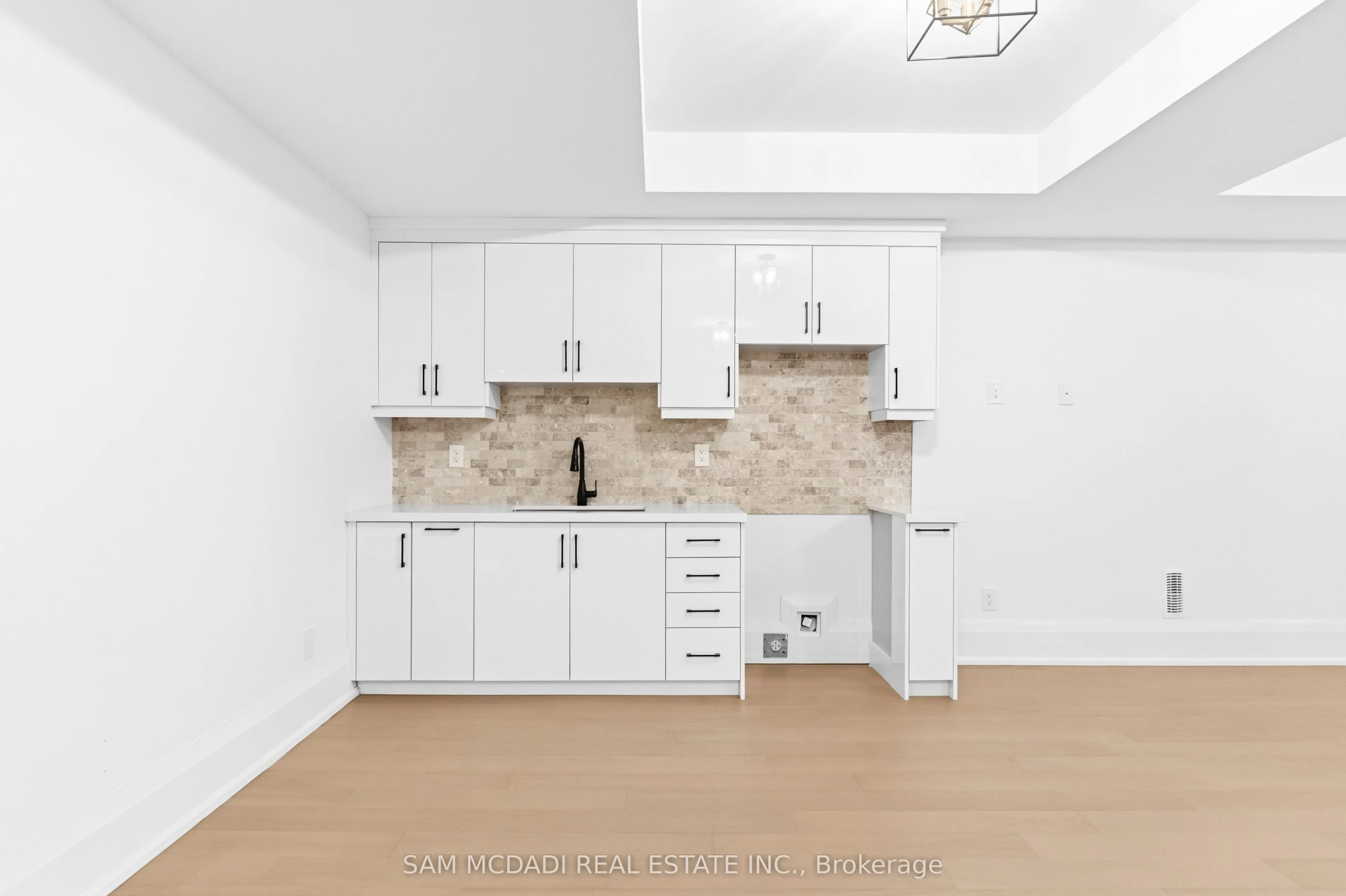 78 South Kingsway