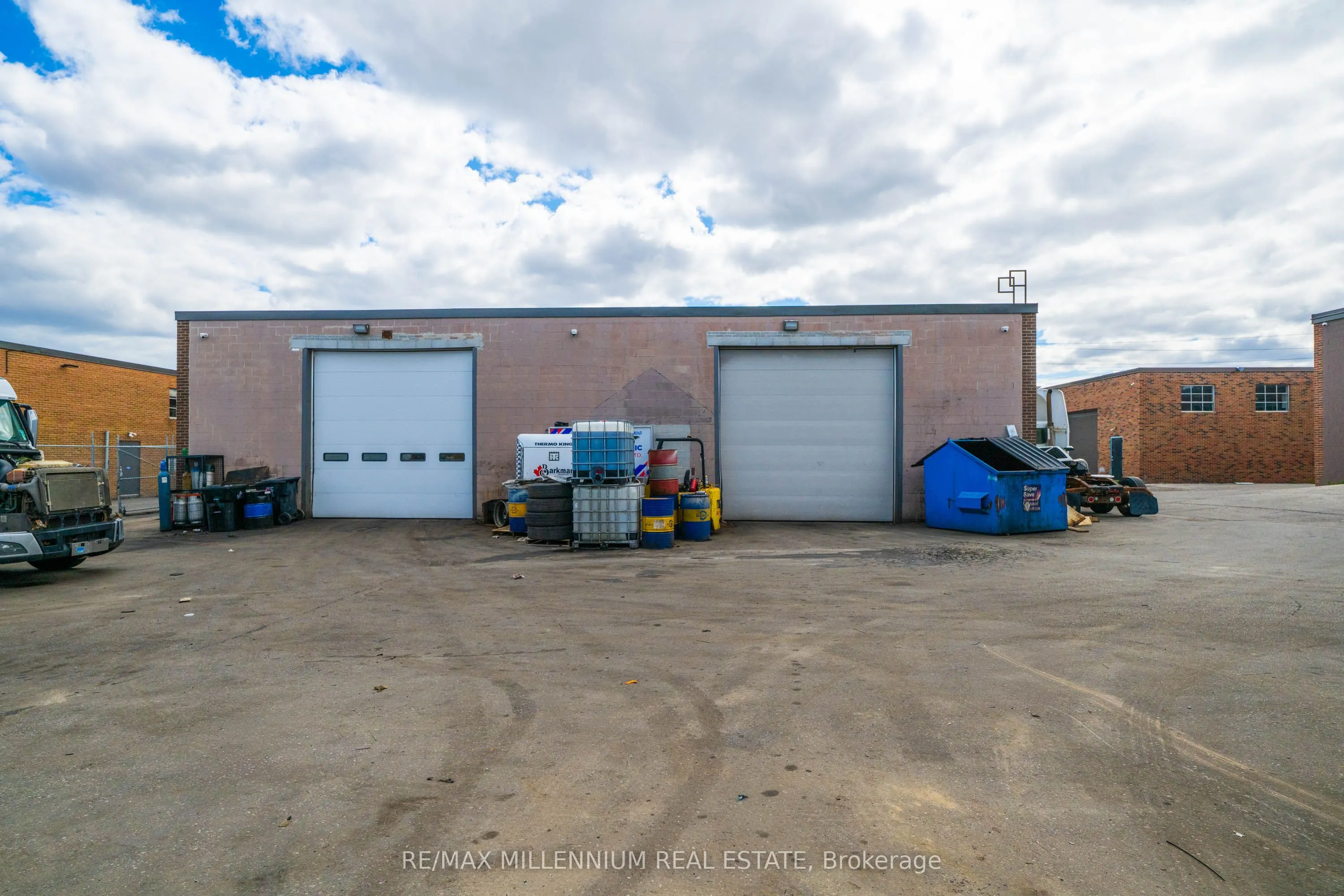 5435 Maingate Drive