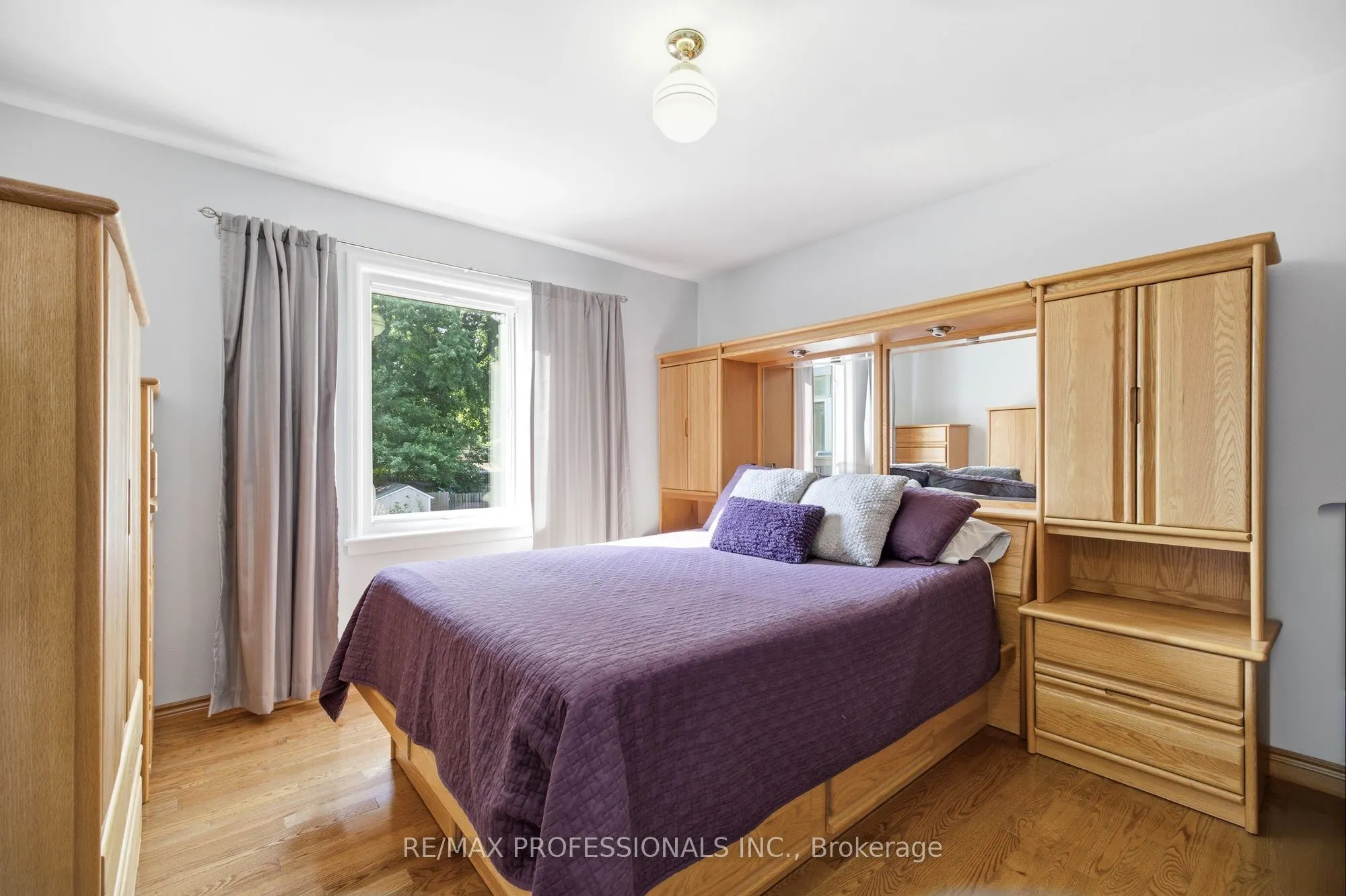 580 Exbury Crescent
