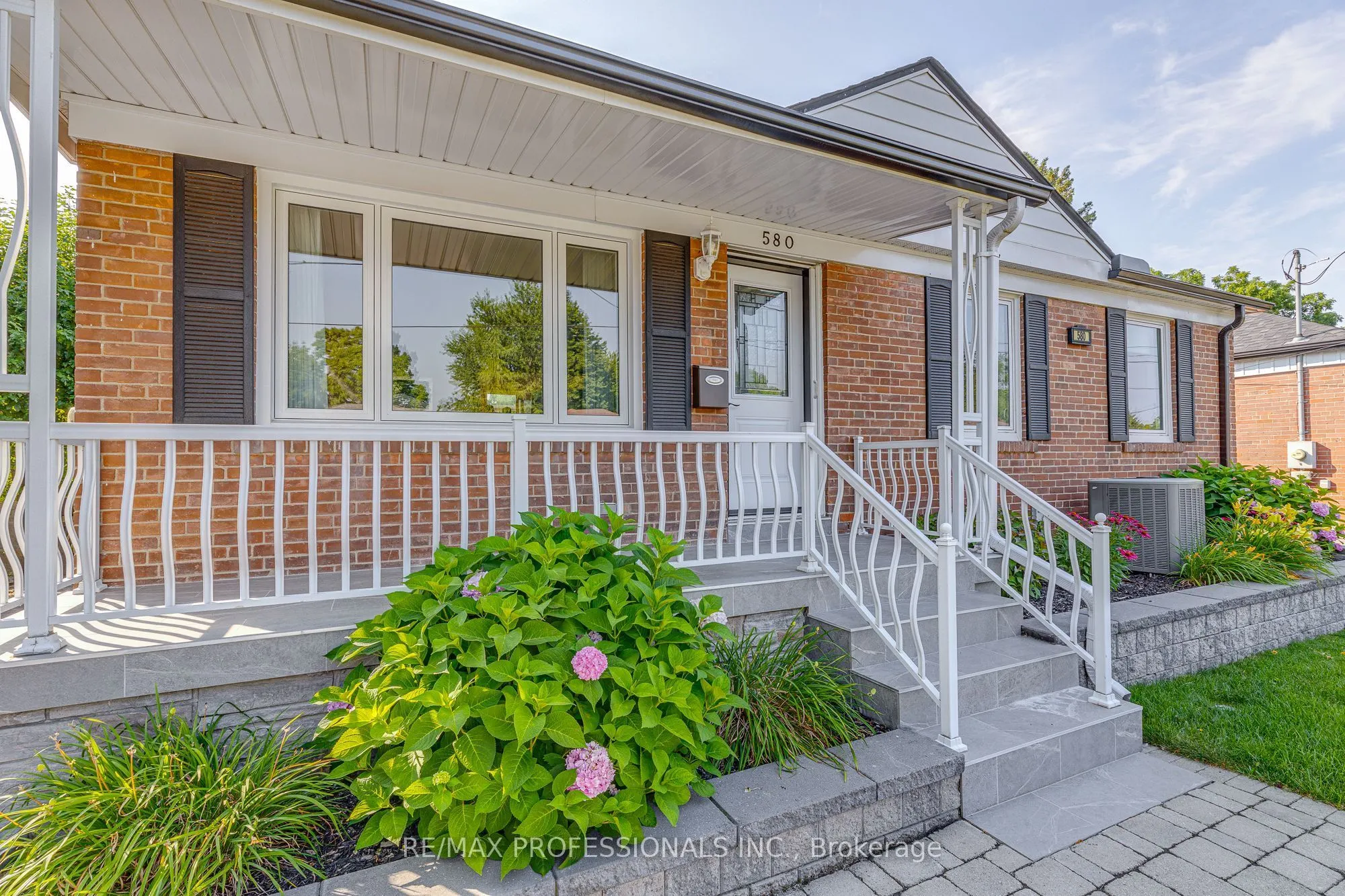 580 Exbury Crescent