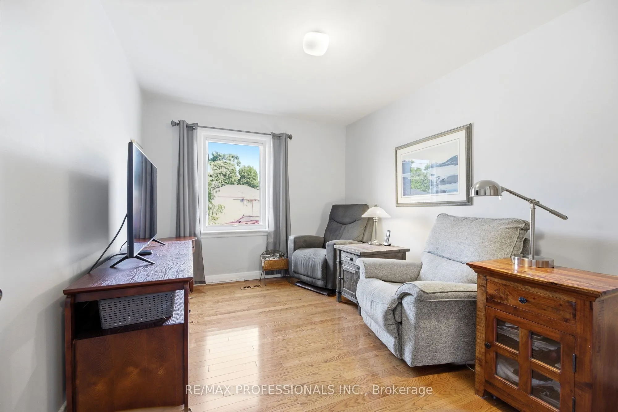580 Exbury Crescent