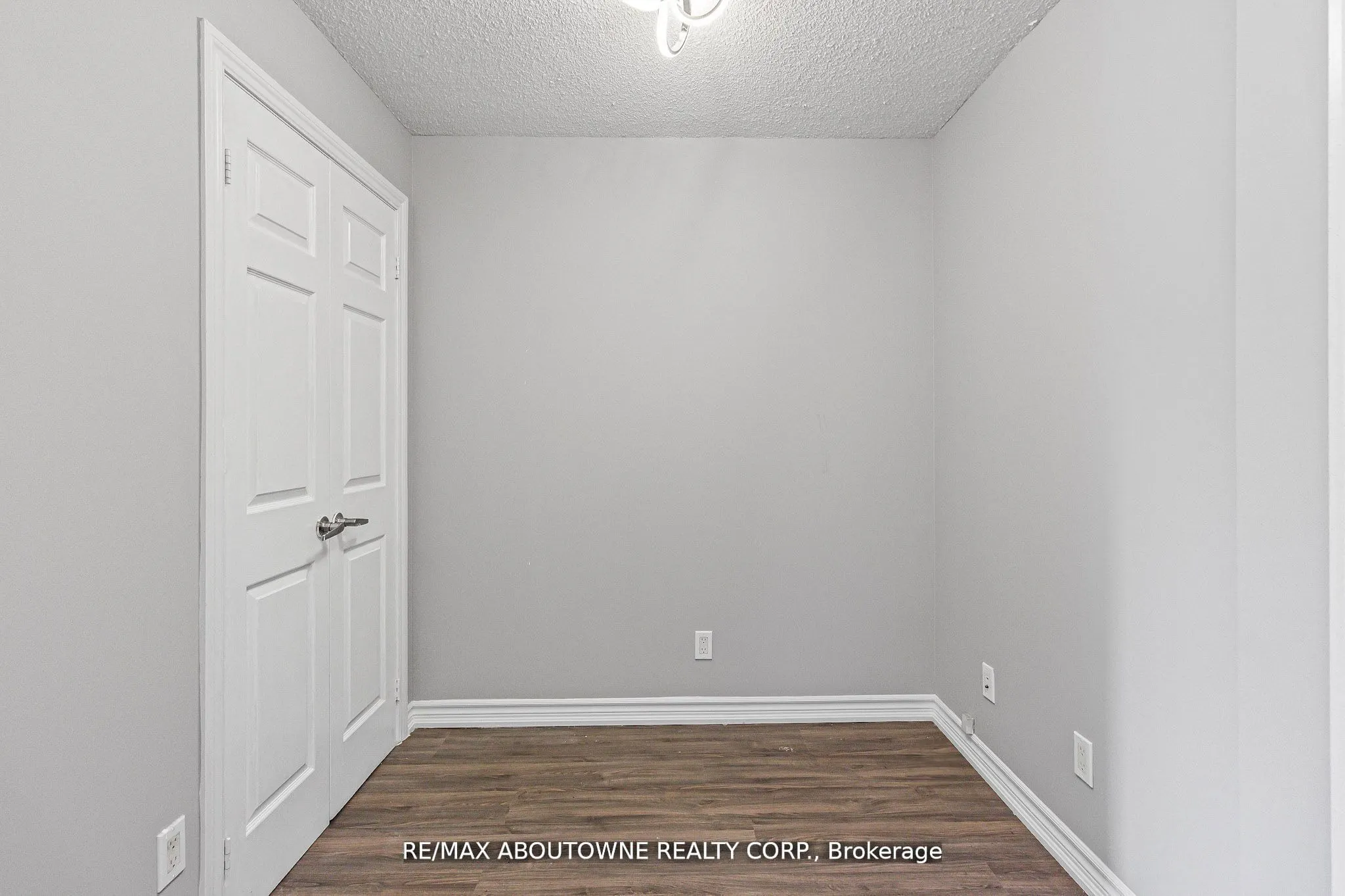 310 Burnhamthorpe Road W #401