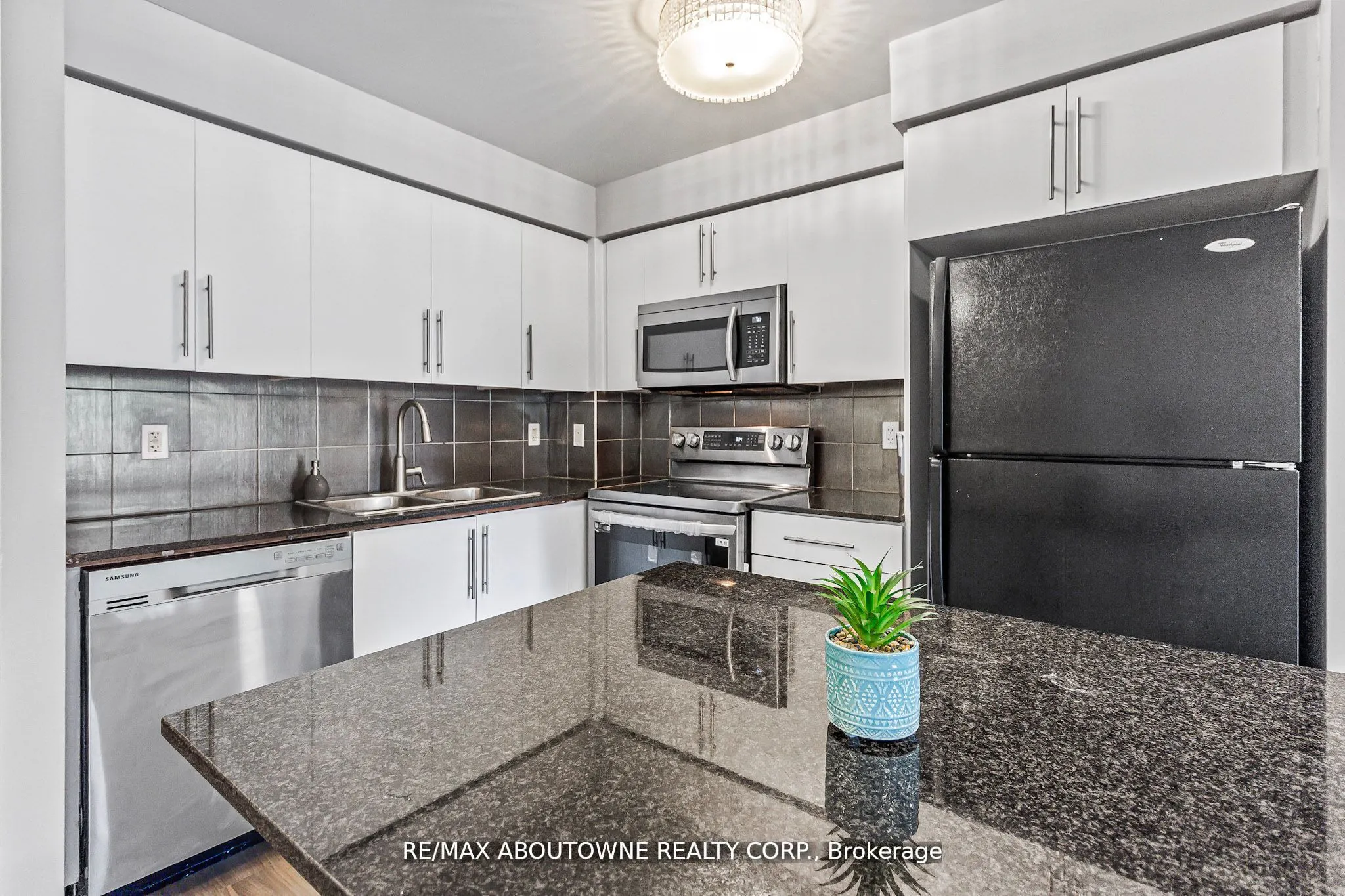 310 Burnhamthorpe Road W #401