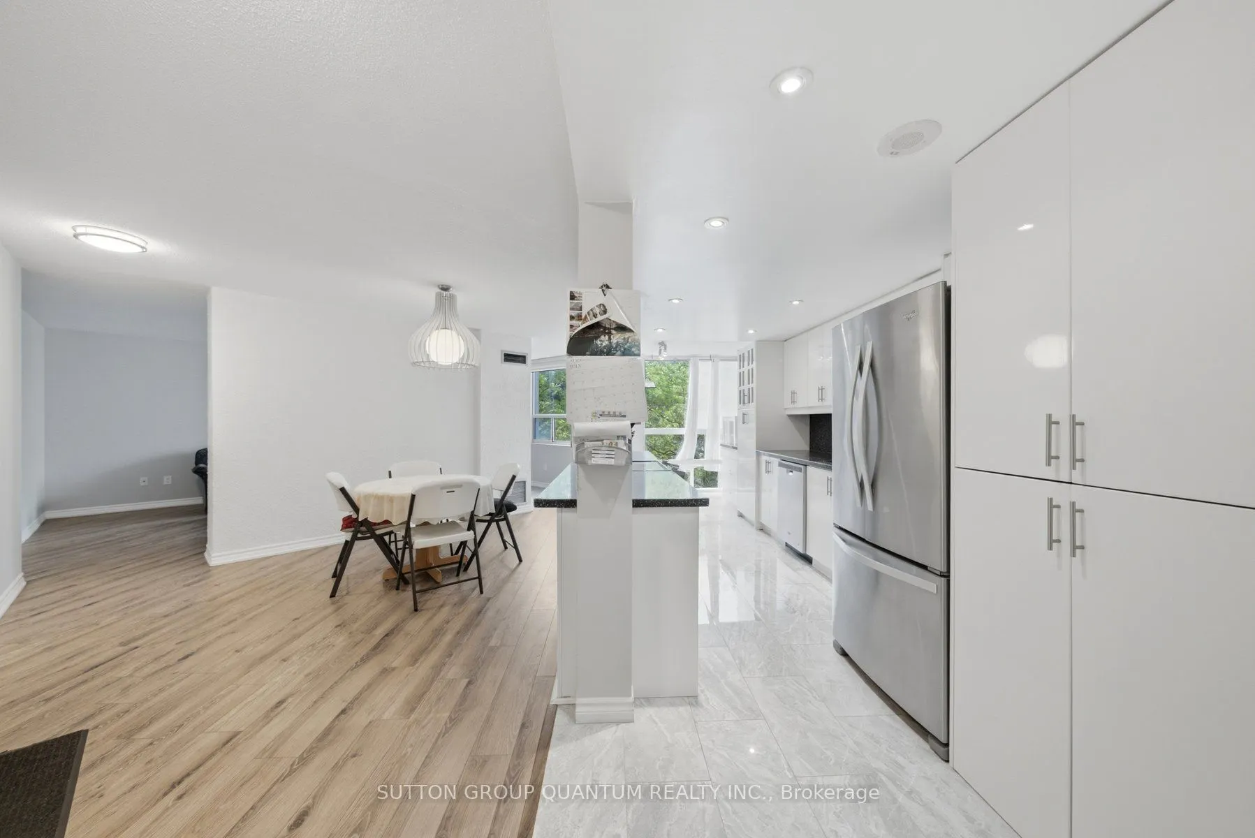 3650 Kaneff Crescent #304