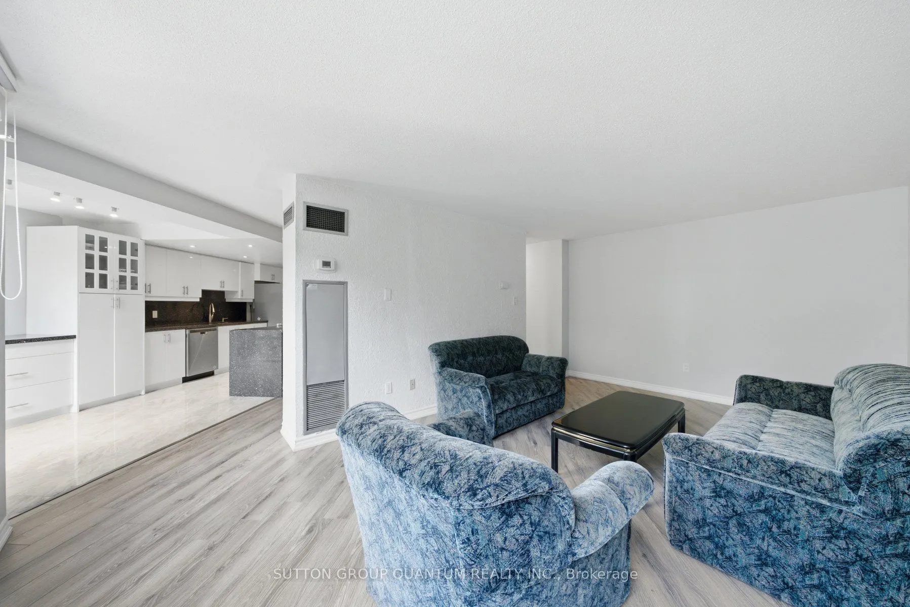 3650 Kaneff Crescent #304
