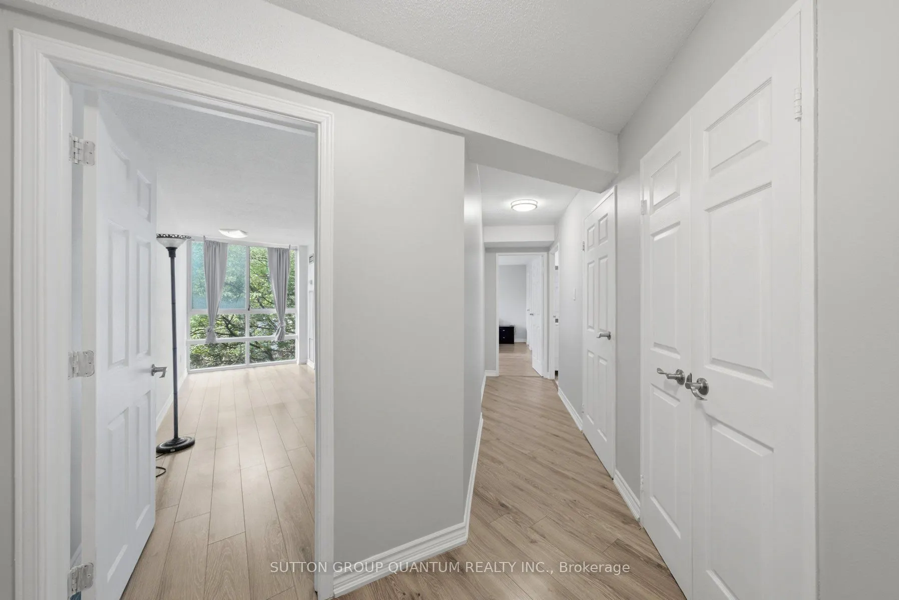 3650 Kaneff Crescent #304