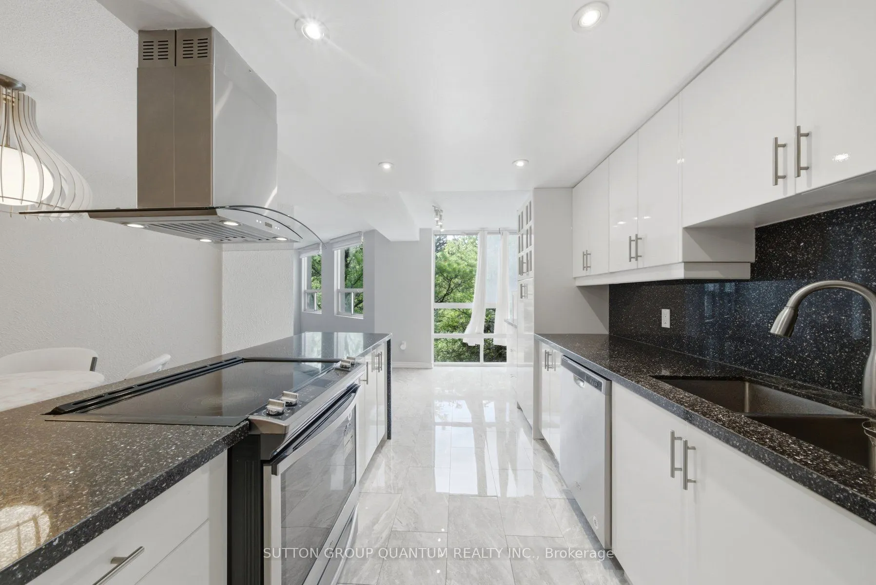 3650 Kaneff Crescent #304