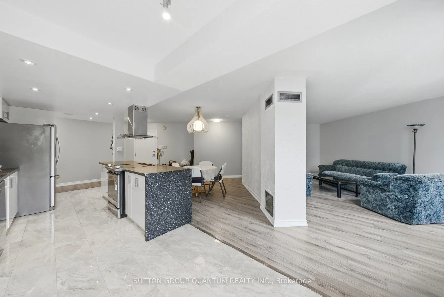 3650 Kaneff Crescent #304