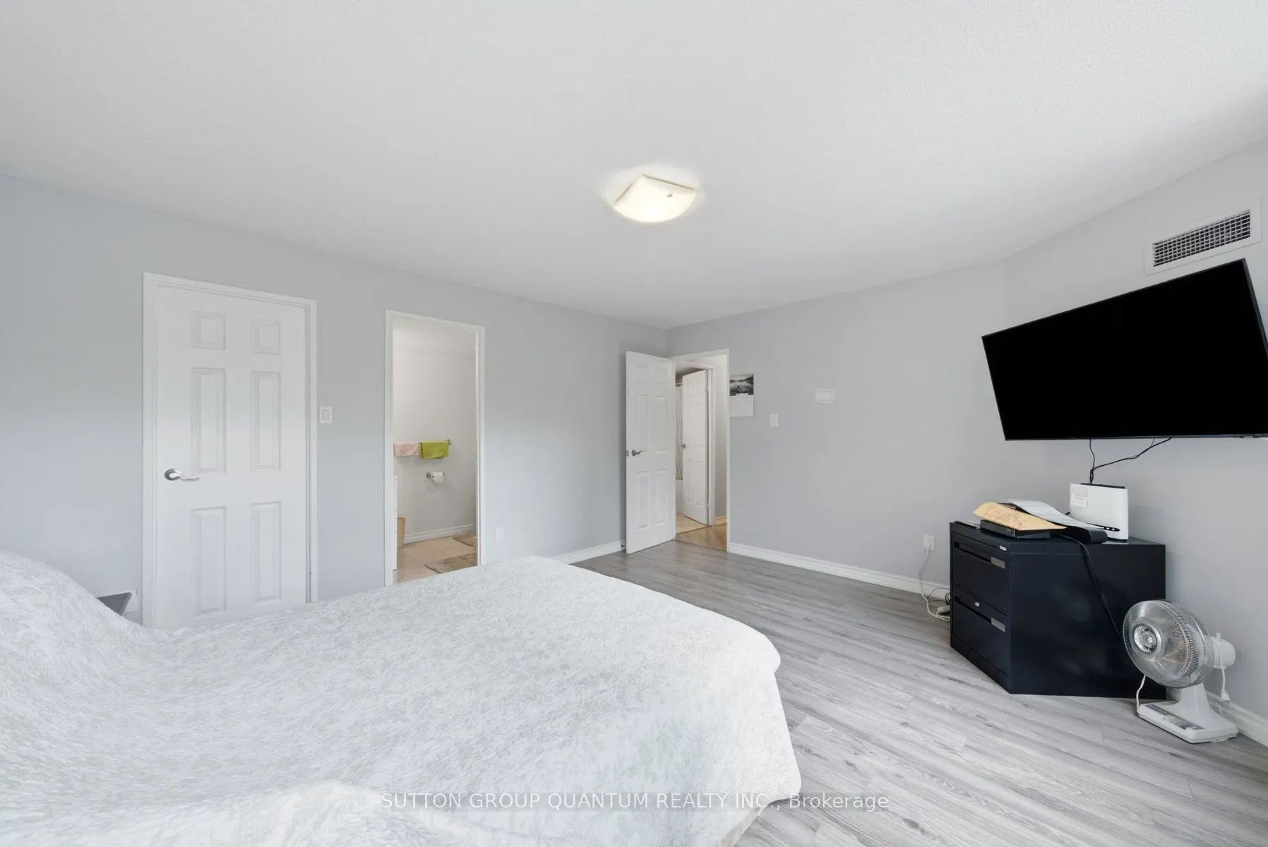 3650 Kaneff Crescent #304