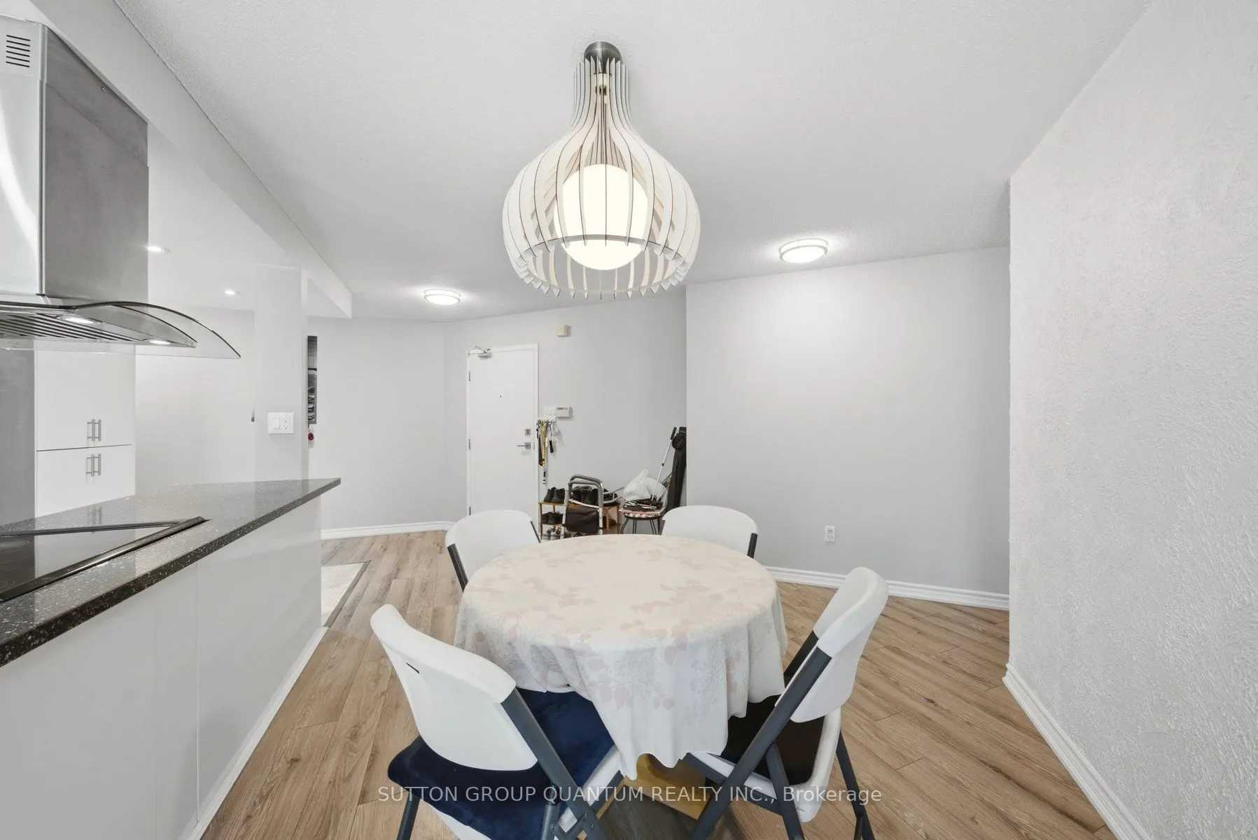 3650 Kaneff Crescent #304