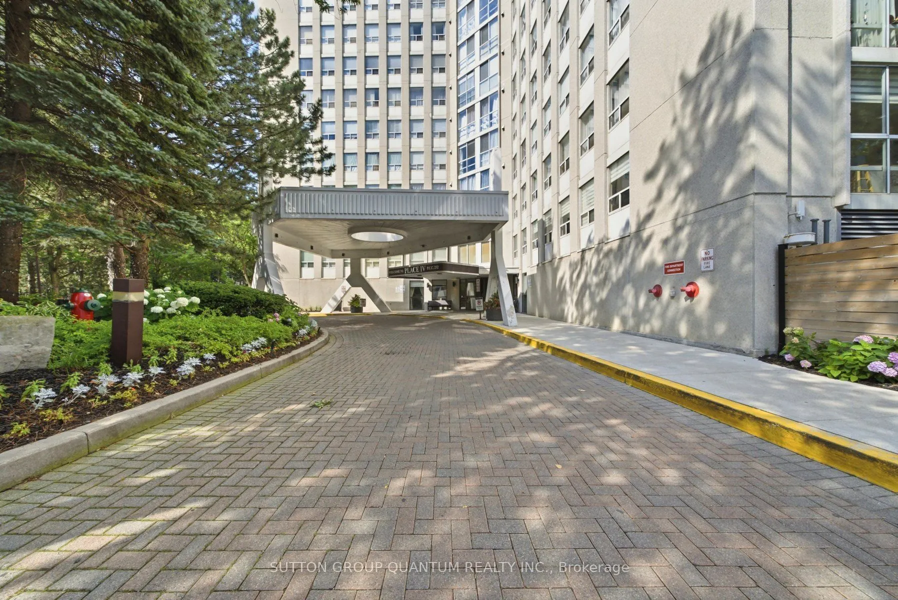3650 Kaneff Crescent #304