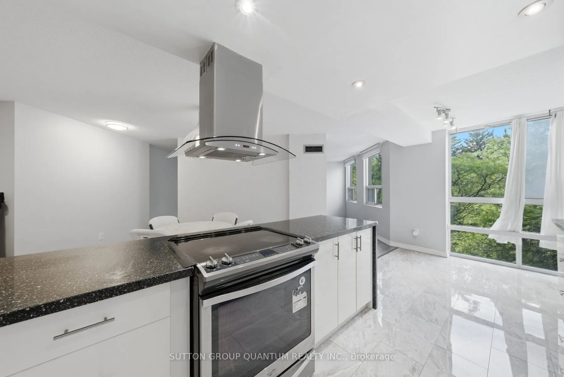 3650 Kaneff Crescent #304