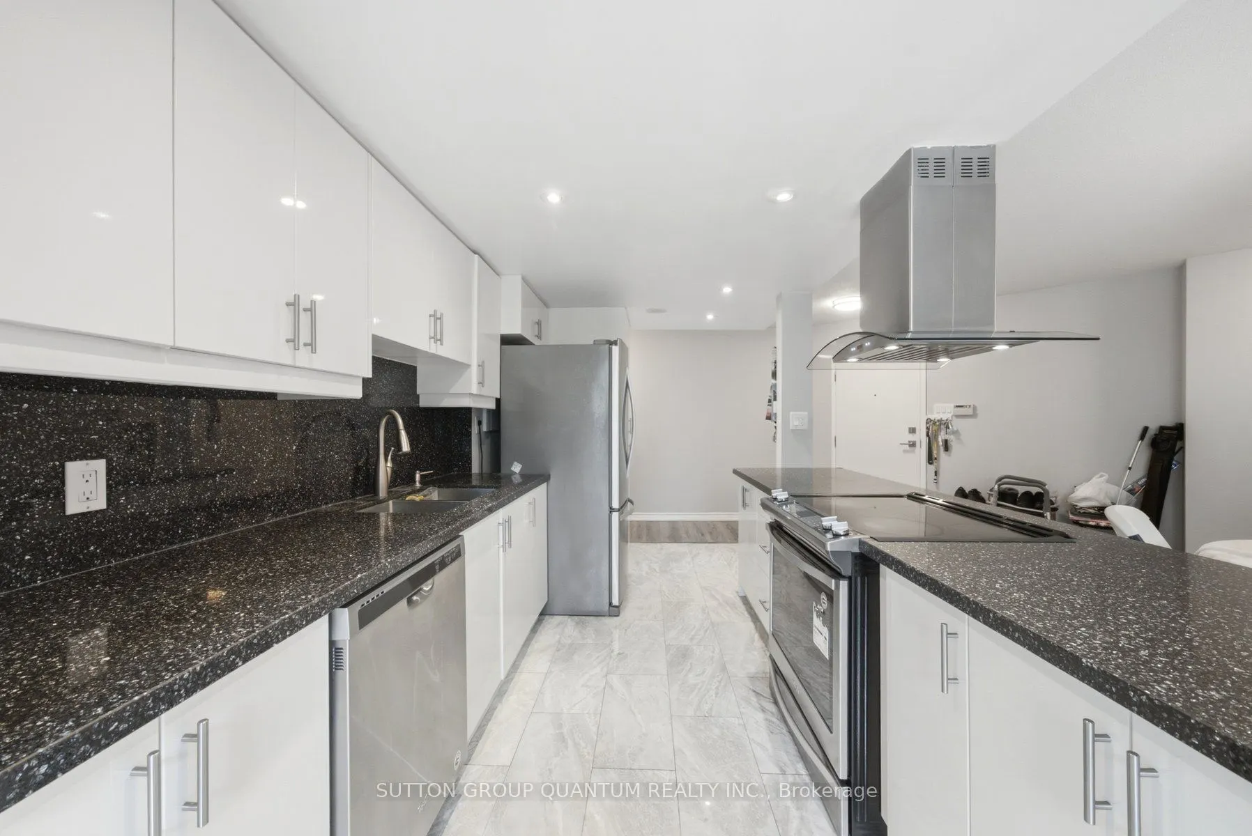 3650 Kaneff Crescent #304