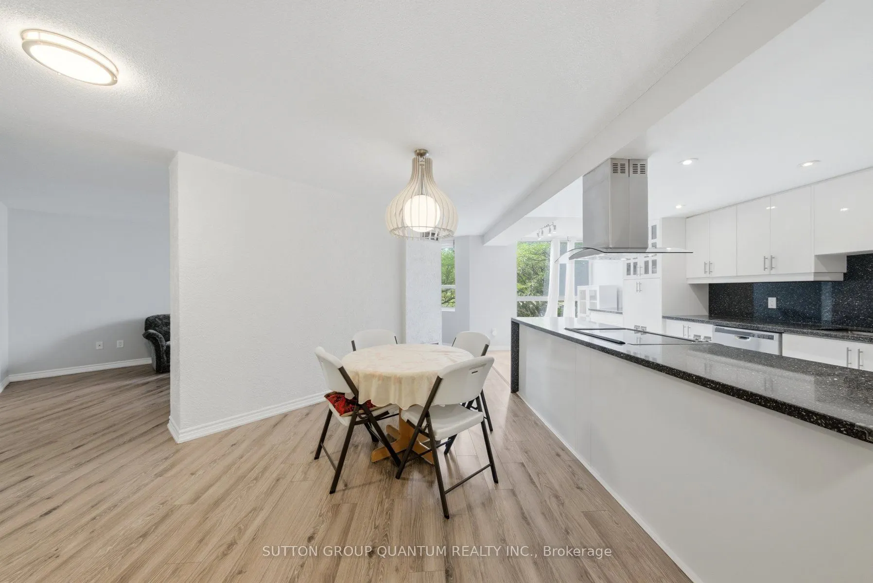3650 Kaneff Crescent #304