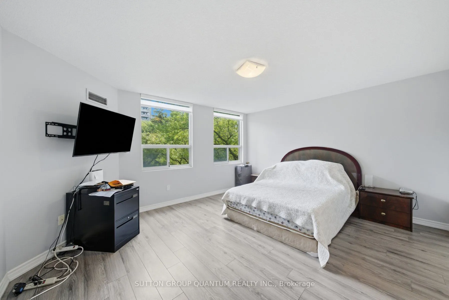 3650 Kaneff Crescent #304