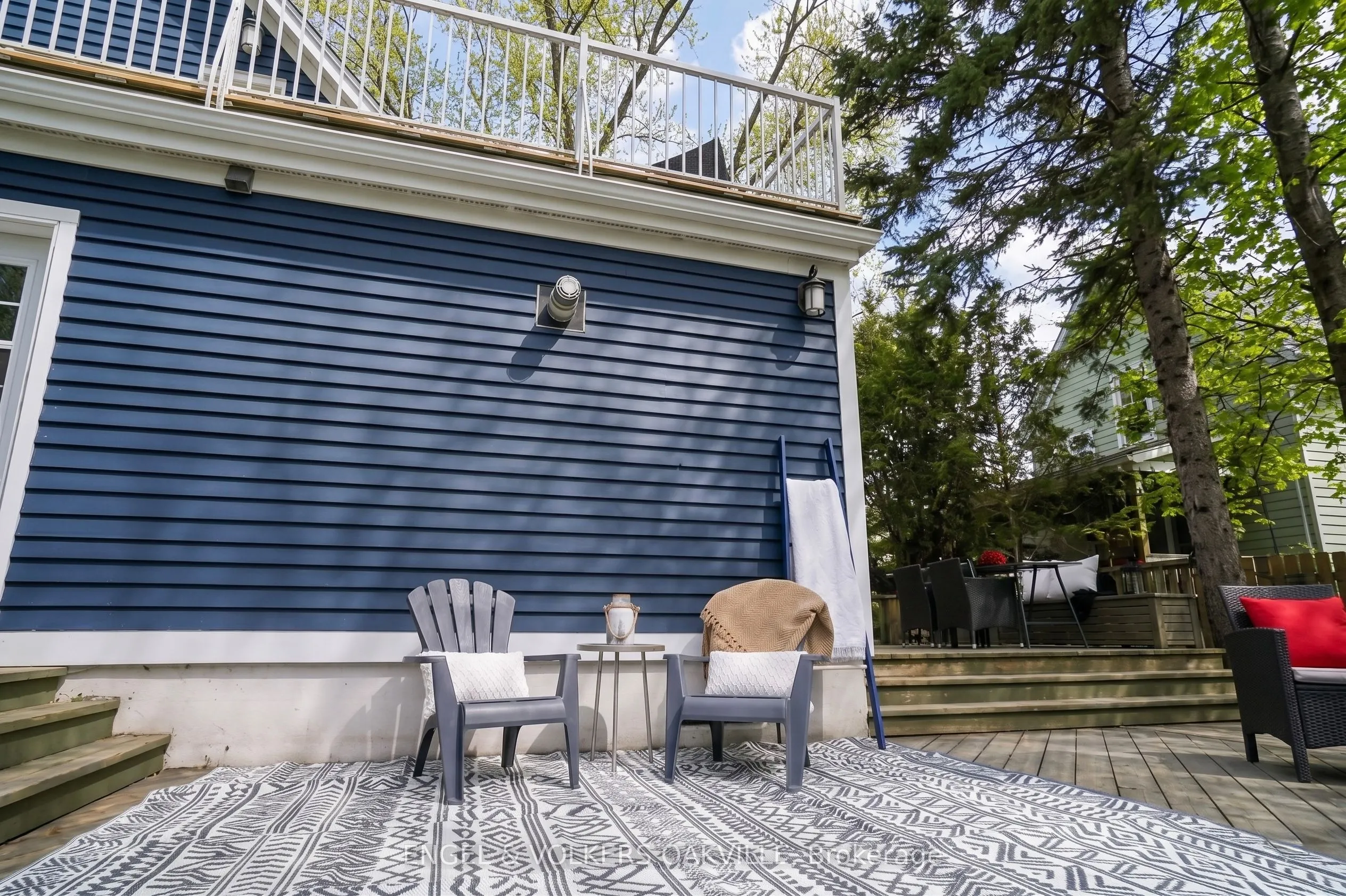 38 John Street S