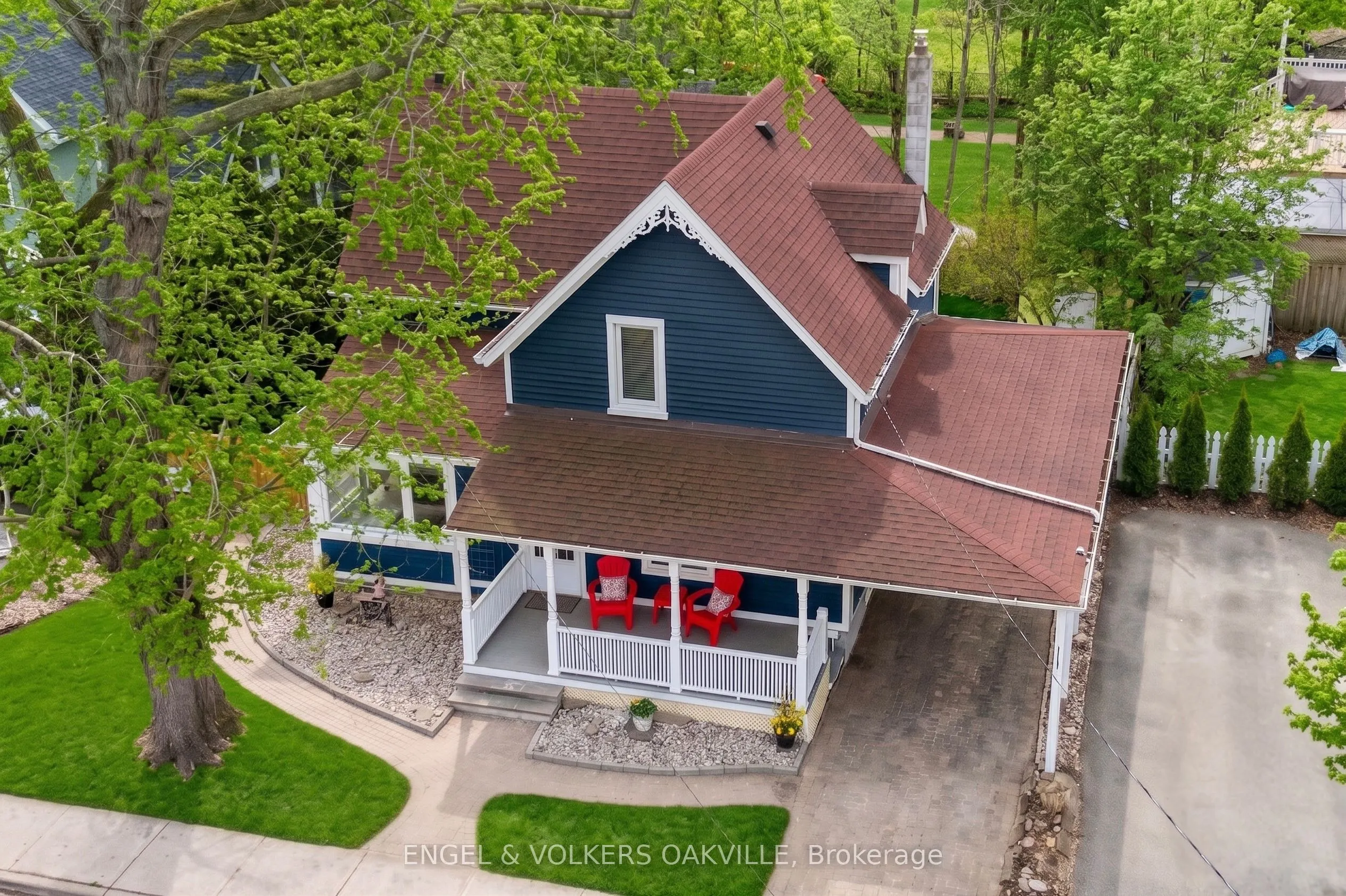 38 John Street S