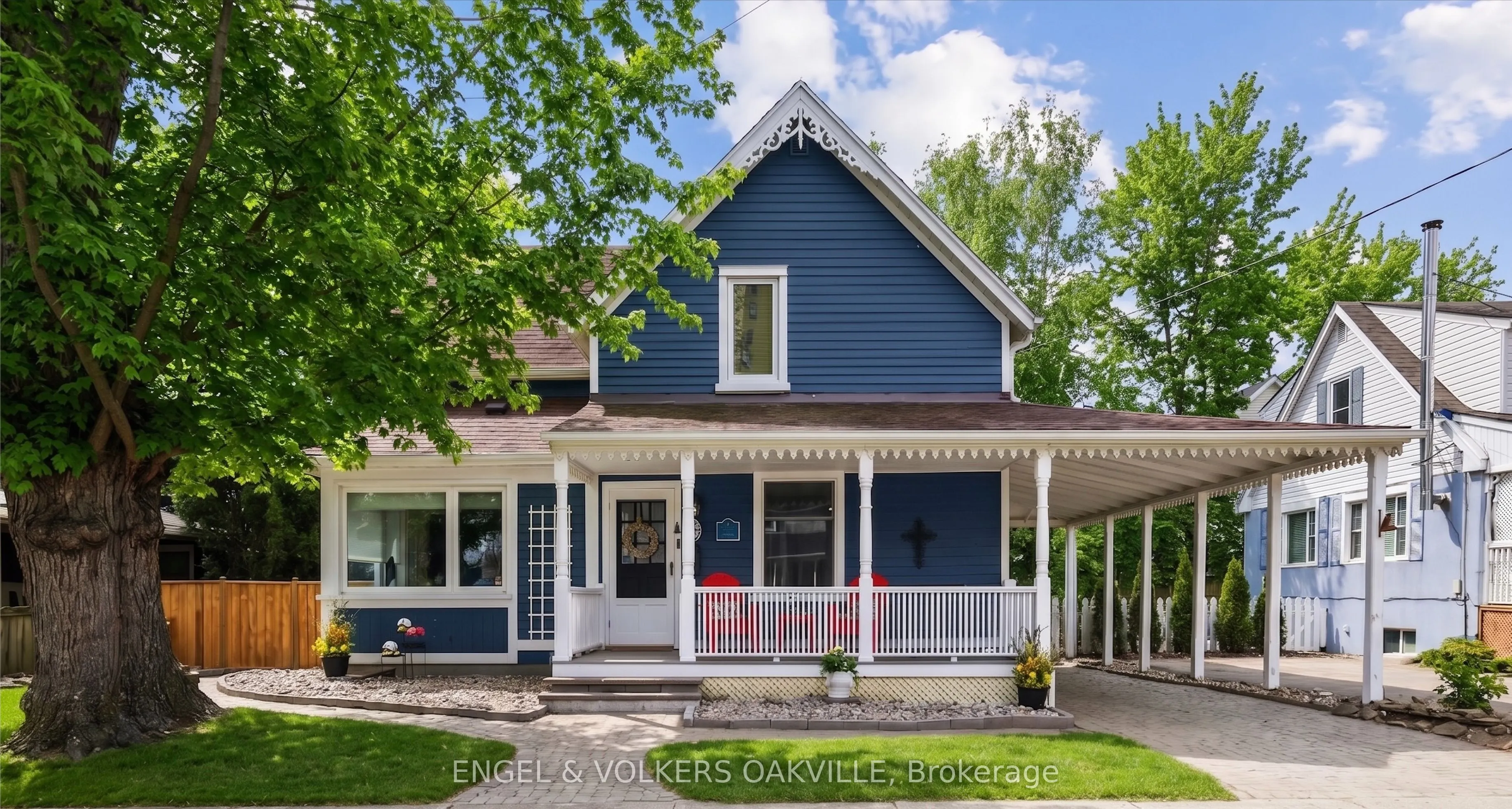 38 John Street S