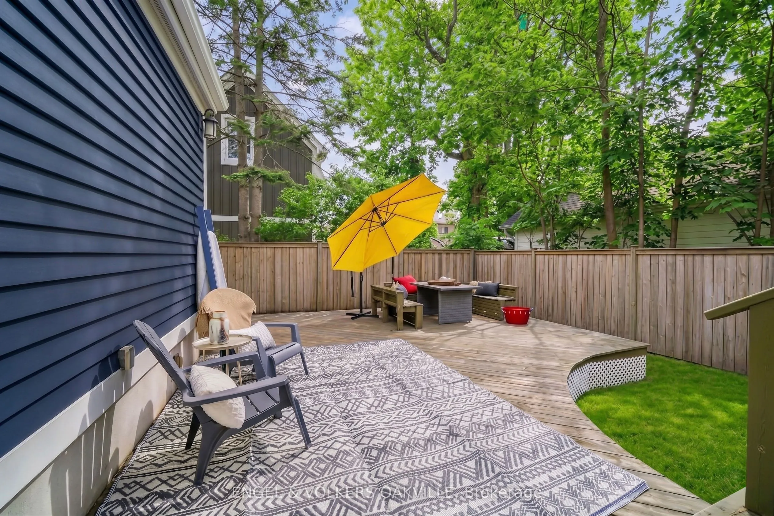 38 John Street S