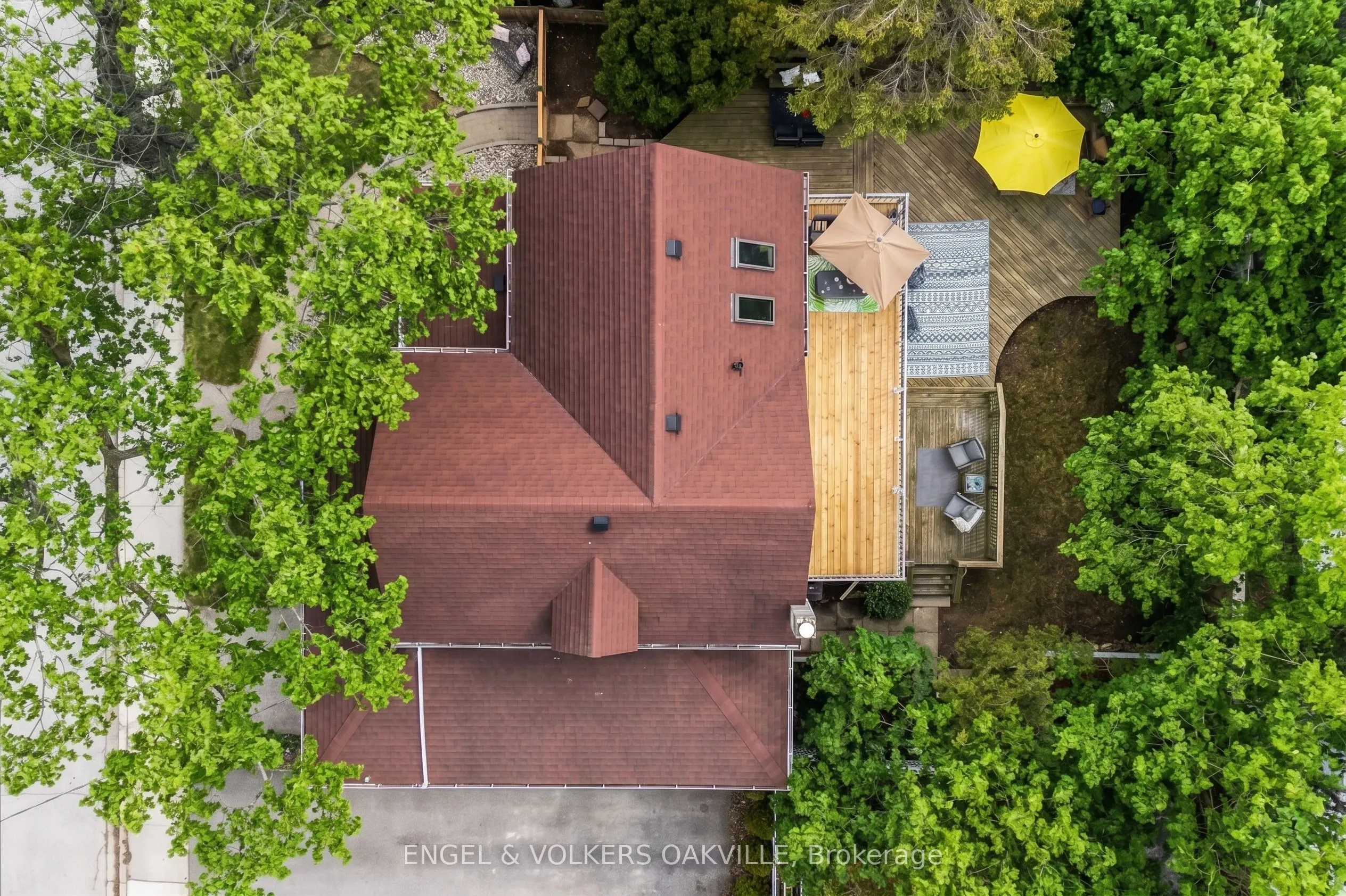 38 John Street S