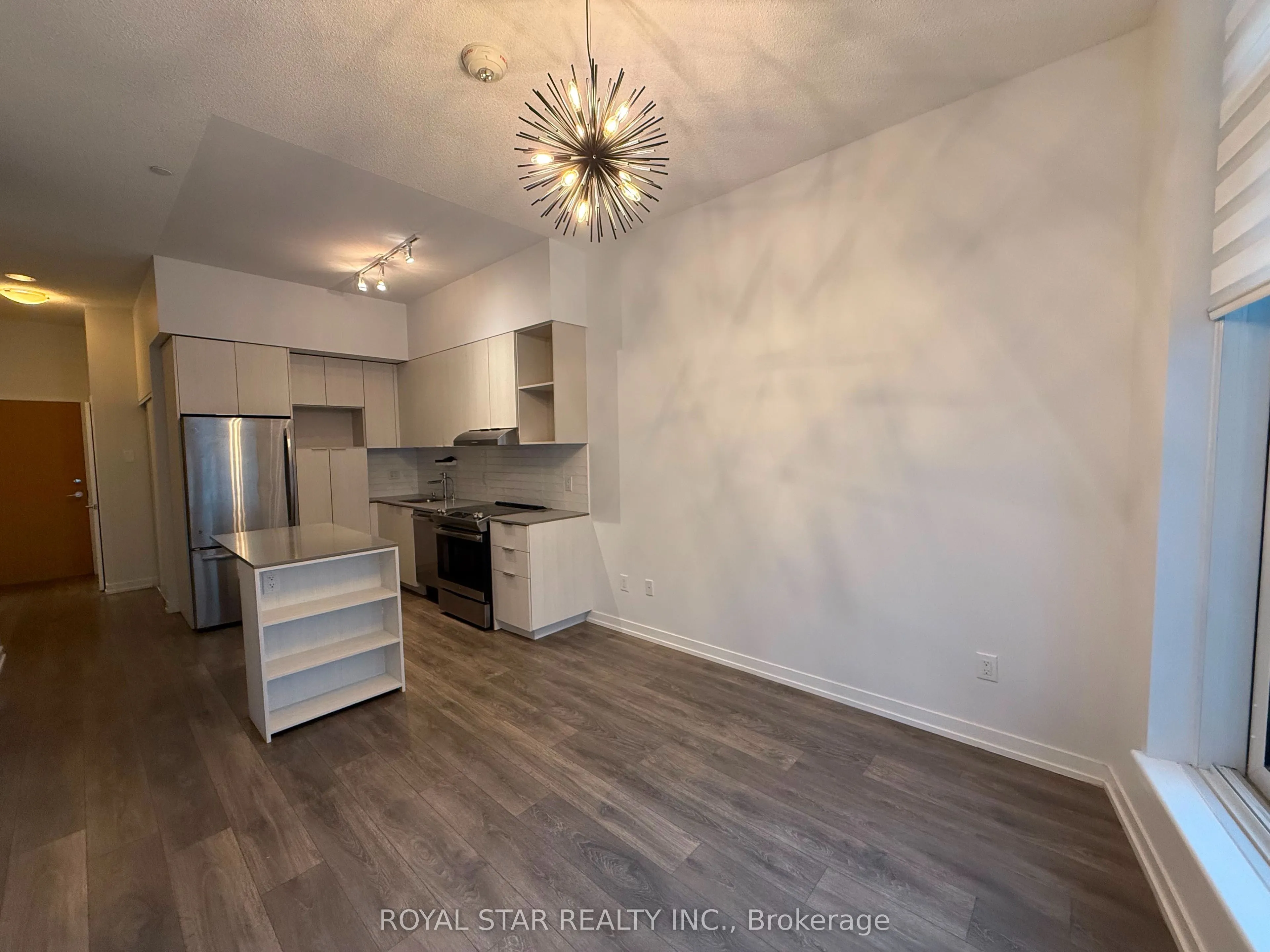 2520 Eglinton Avenue W #323