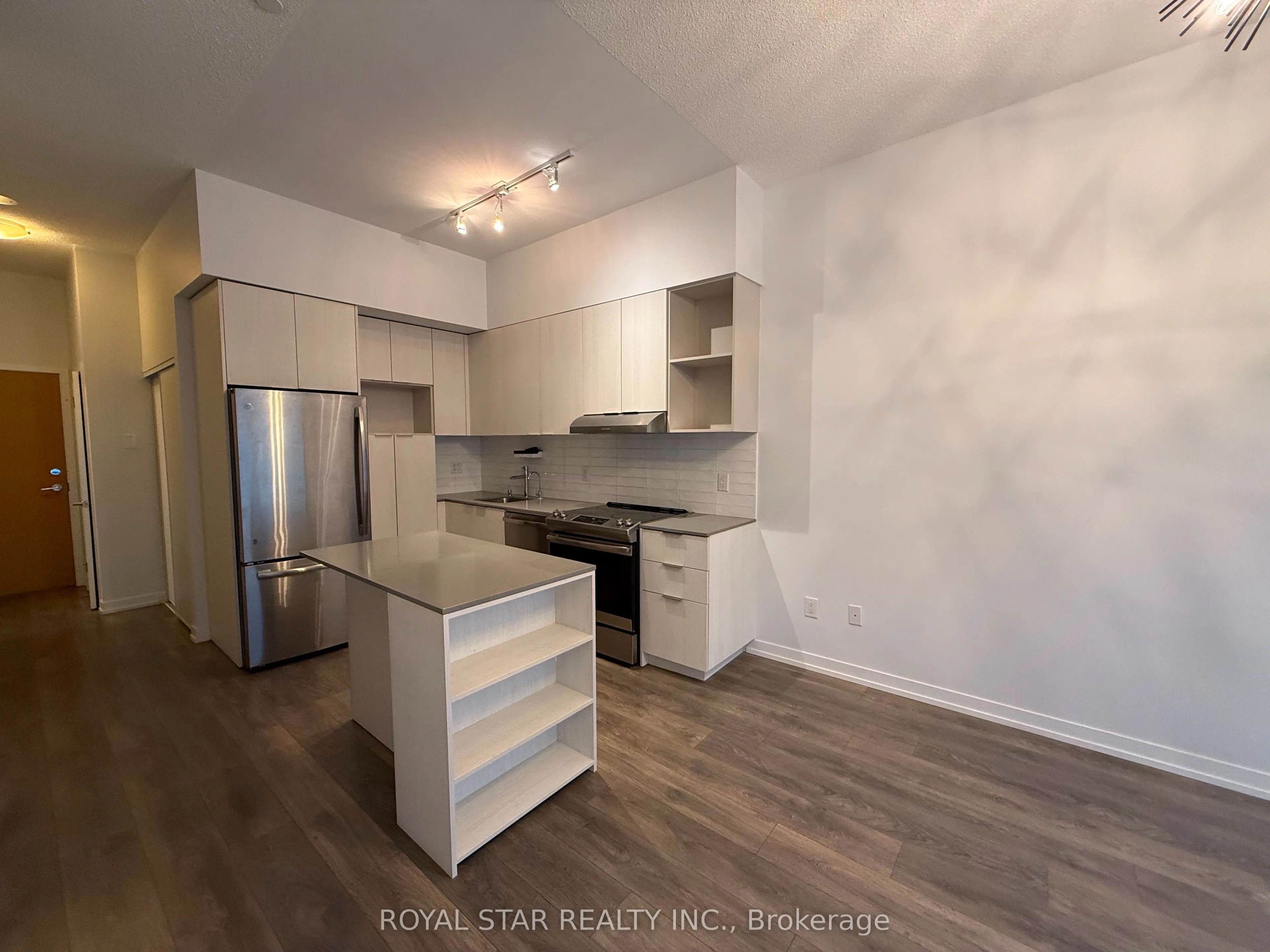 2520 Eglinton Avenue W #323