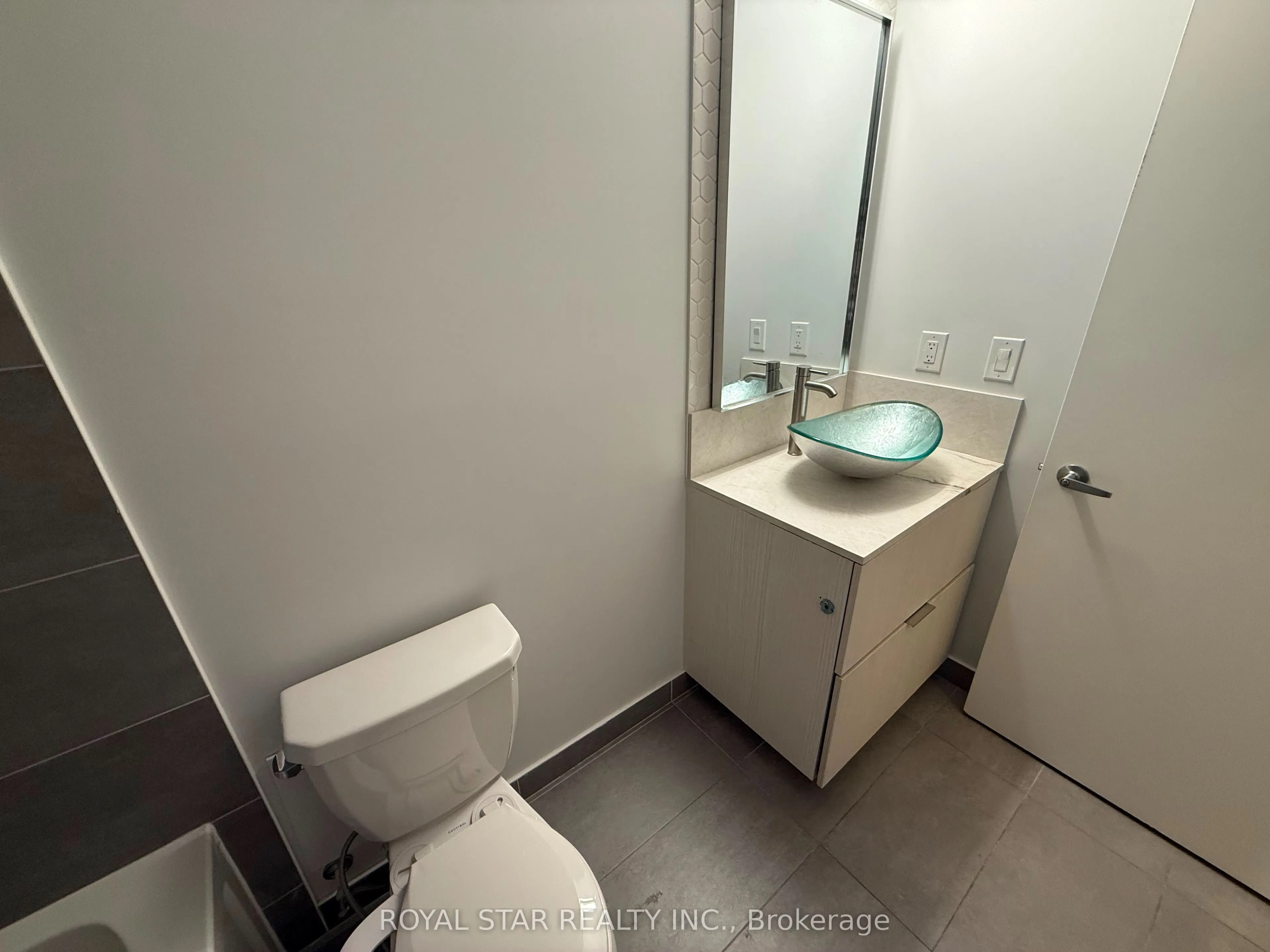 2520 Eglinton Avenue W #323
