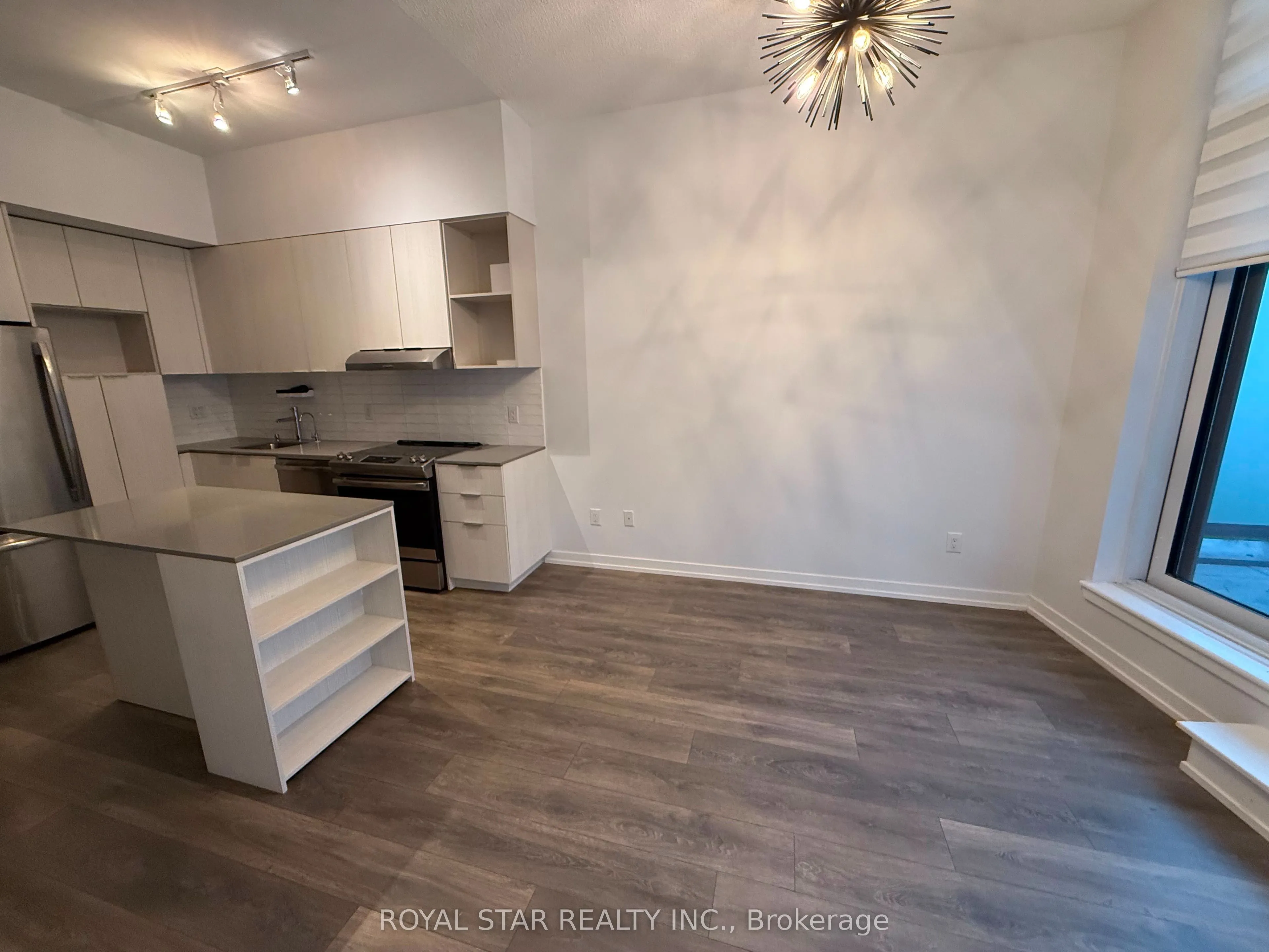 2520 Eglinton Avenue W #323