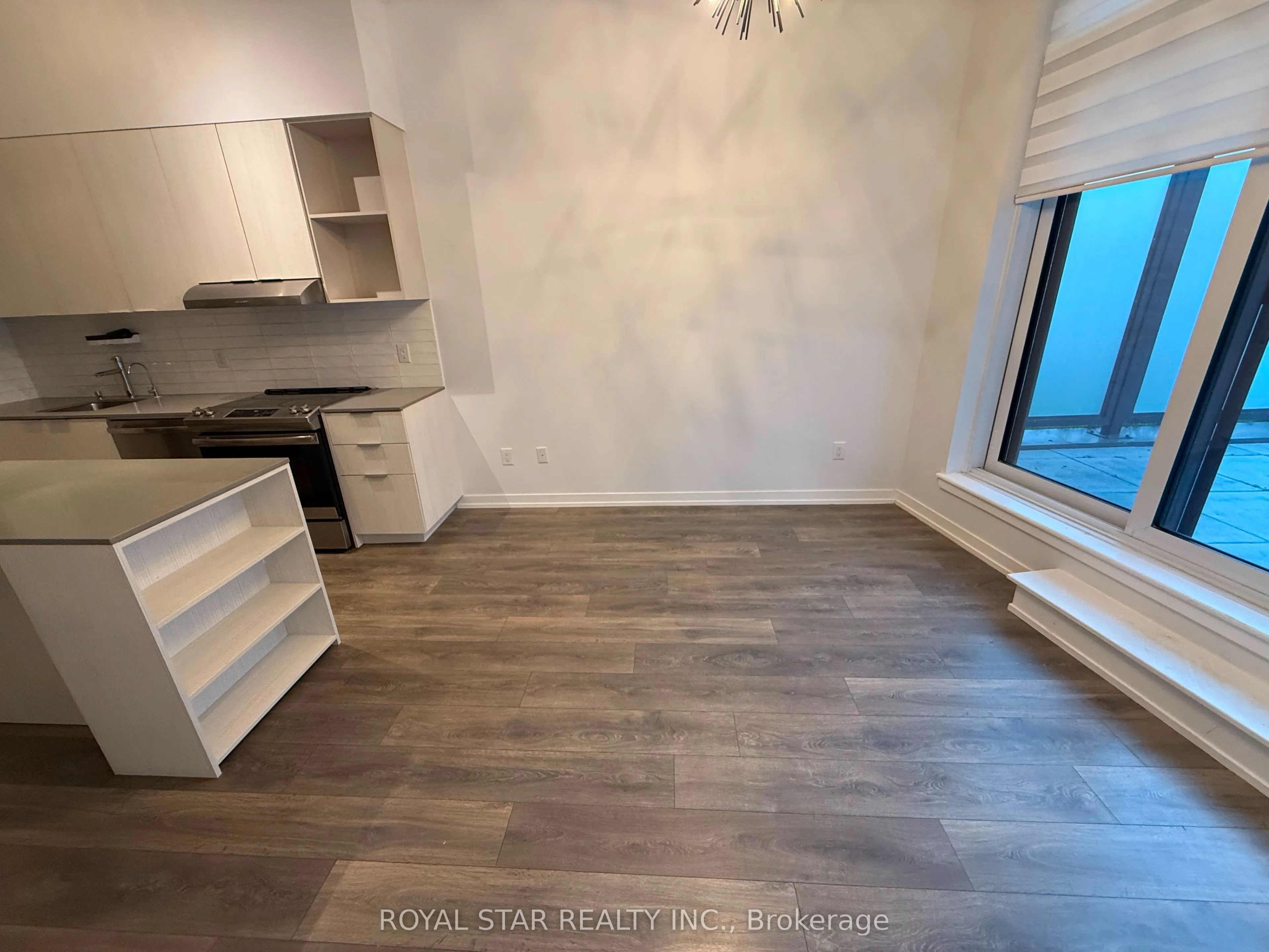 2520 Eglinton Avenue W #323