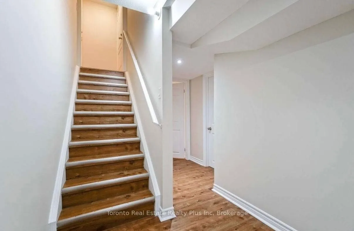 42 Crystalview Crescent ##Lower