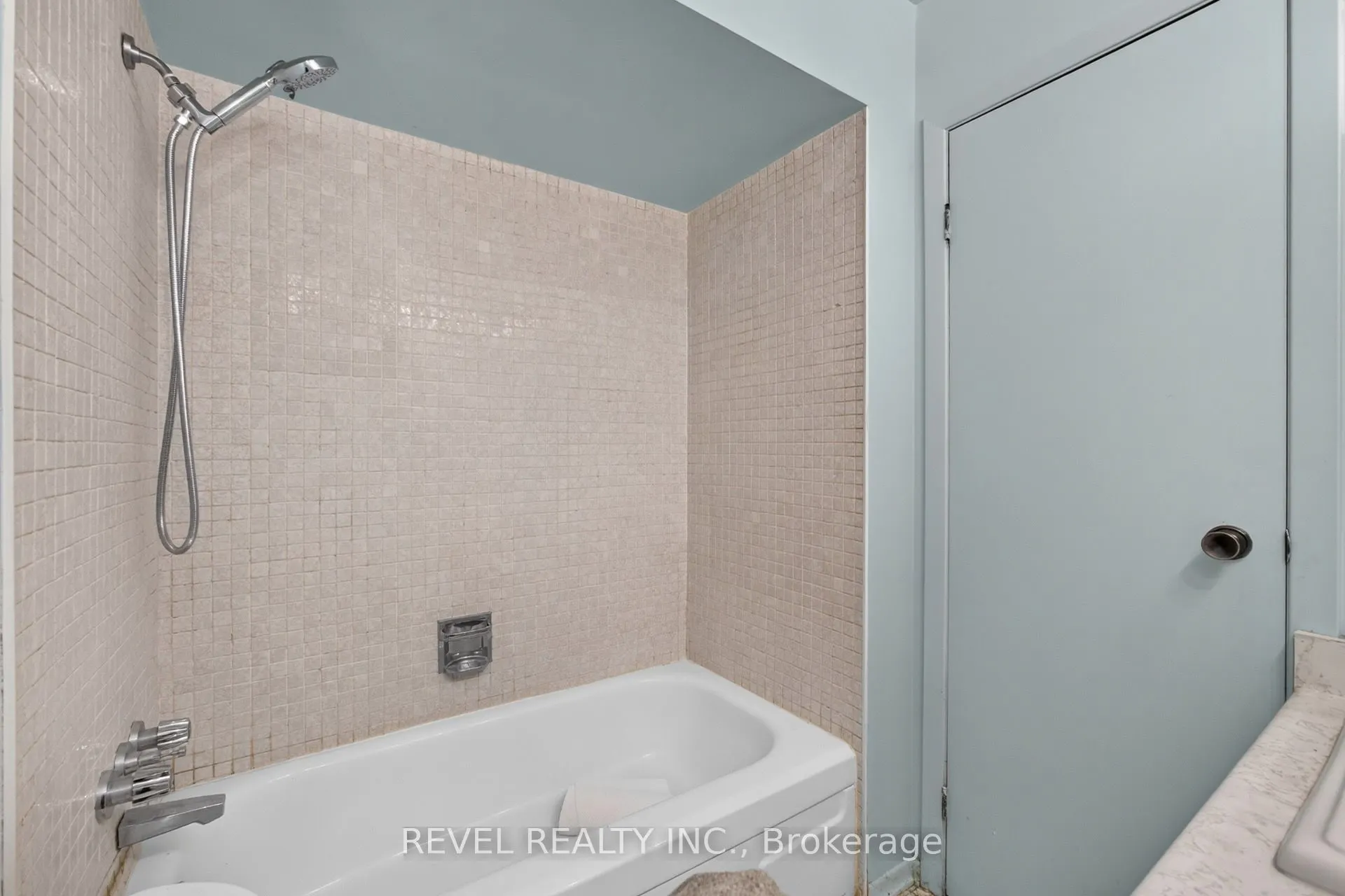 1951 Rathburn Road E #26