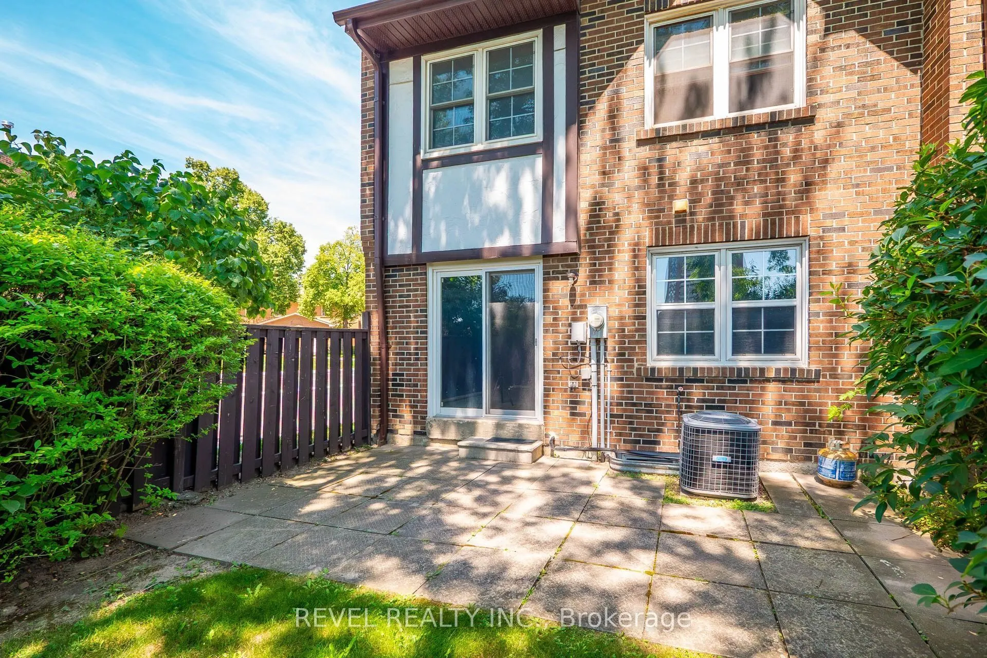 1951 Rathburn Road E #26