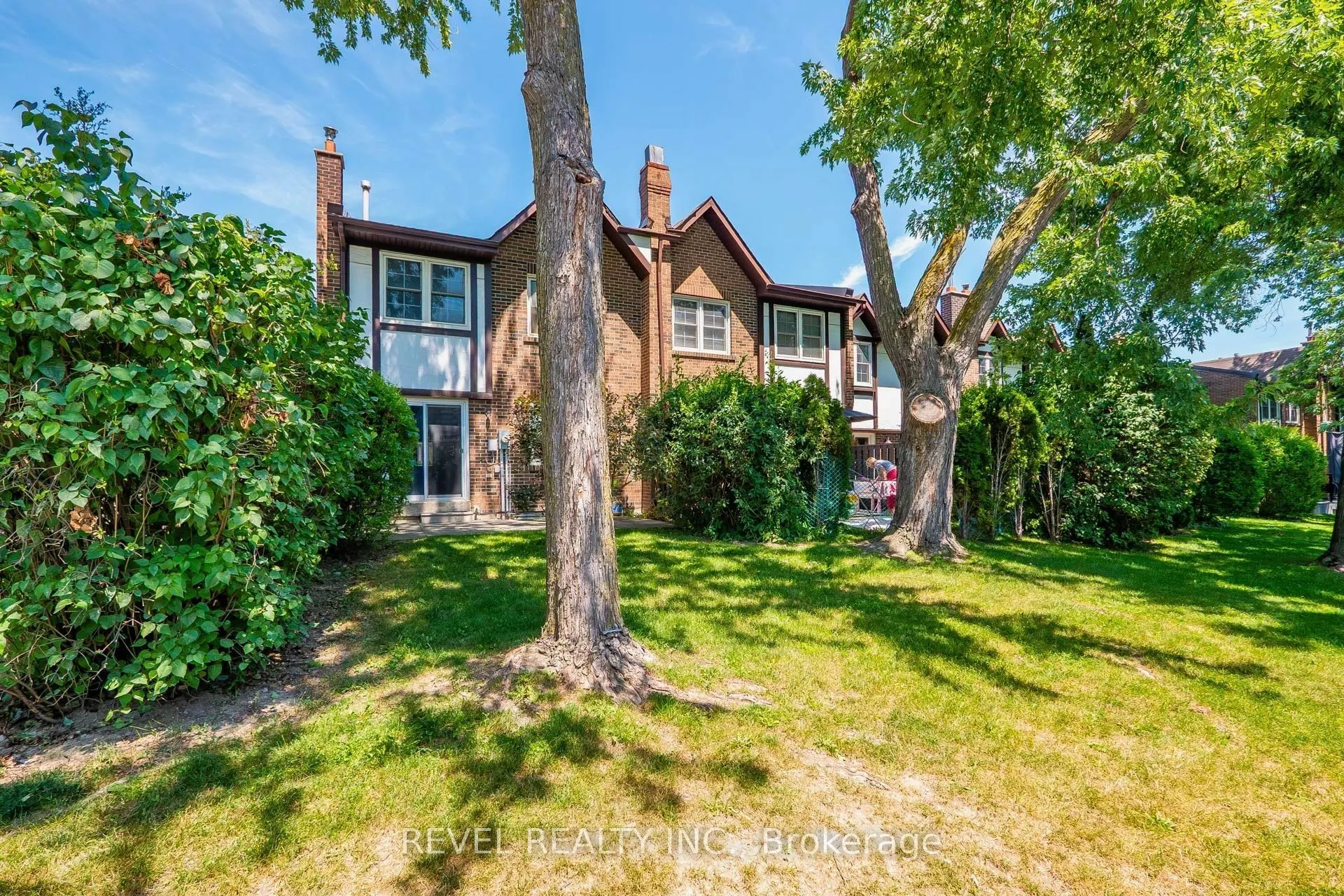 1951 Rathburn Road E #26