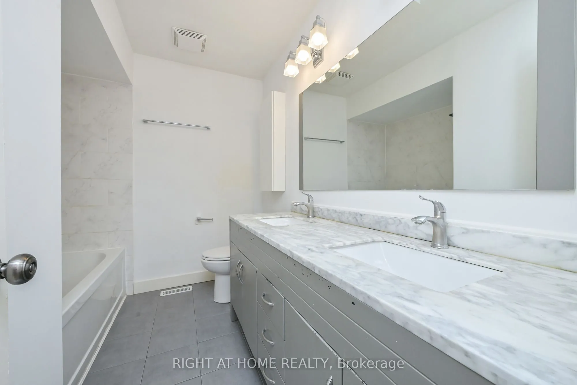 2120 Rathburn Road E #32