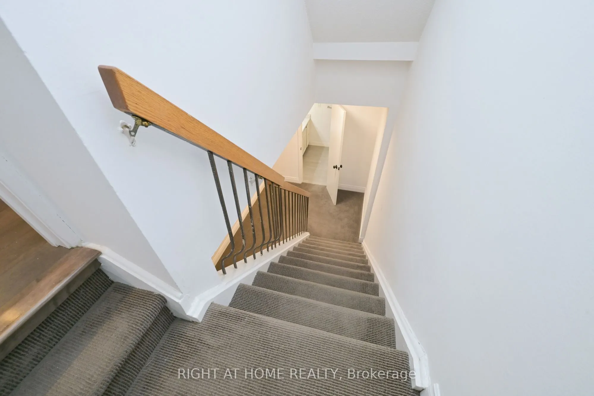 2120 Rathburn Road E #32
