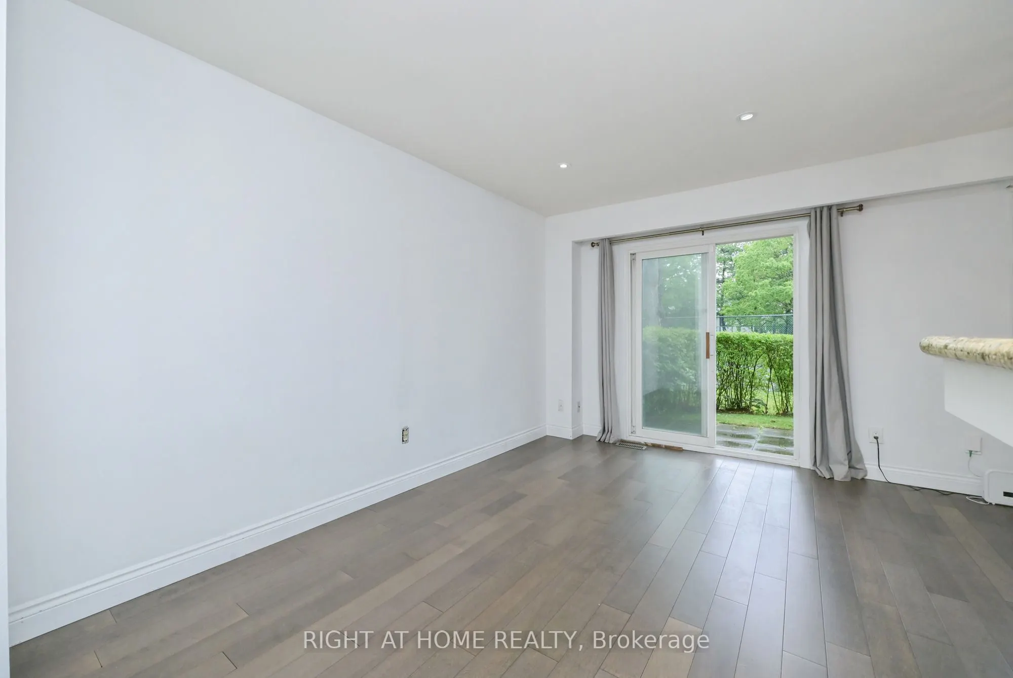 2120 Rathburn Road E #32