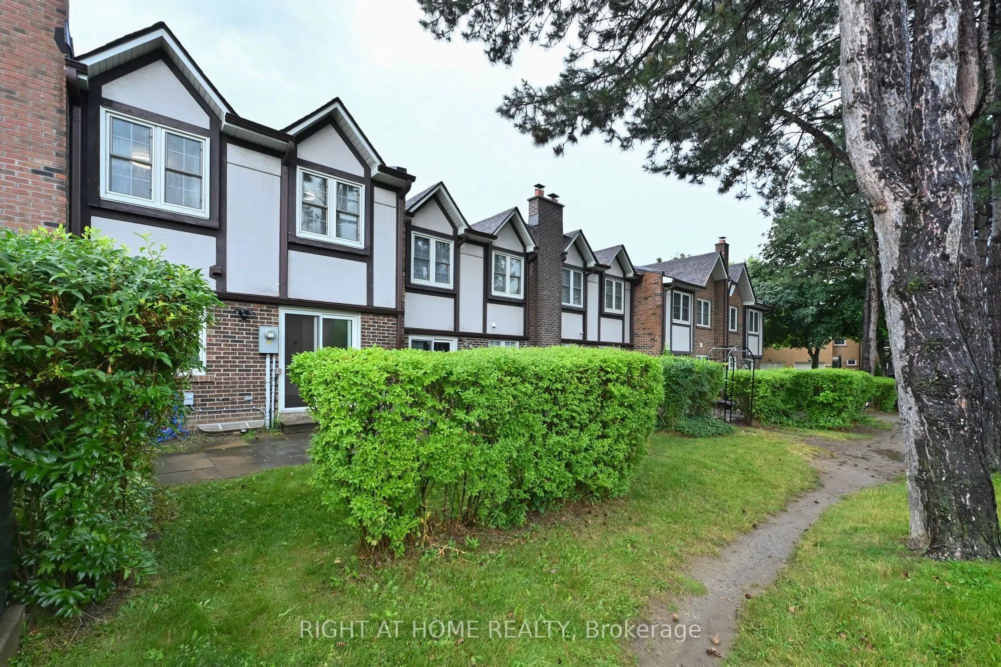 2120 Rathburn Road E #32